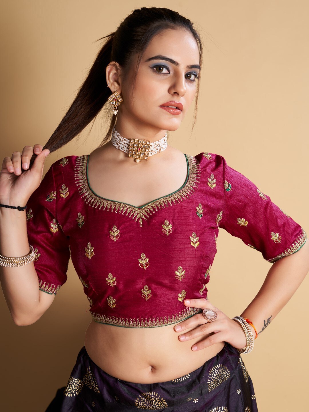 

VISHNU WEAVES Leaf Embroidered Sweetheart Neck Padded Blouse, Maroon