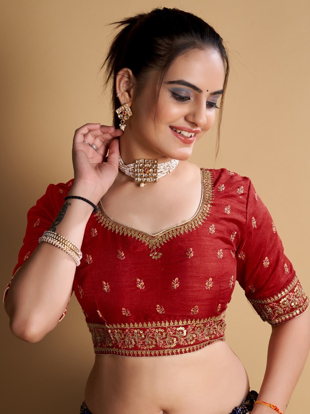 

VISHNU WEAVES Leaf Sequenced Embroidered Sweetheart Neck Padded Blouse, Red