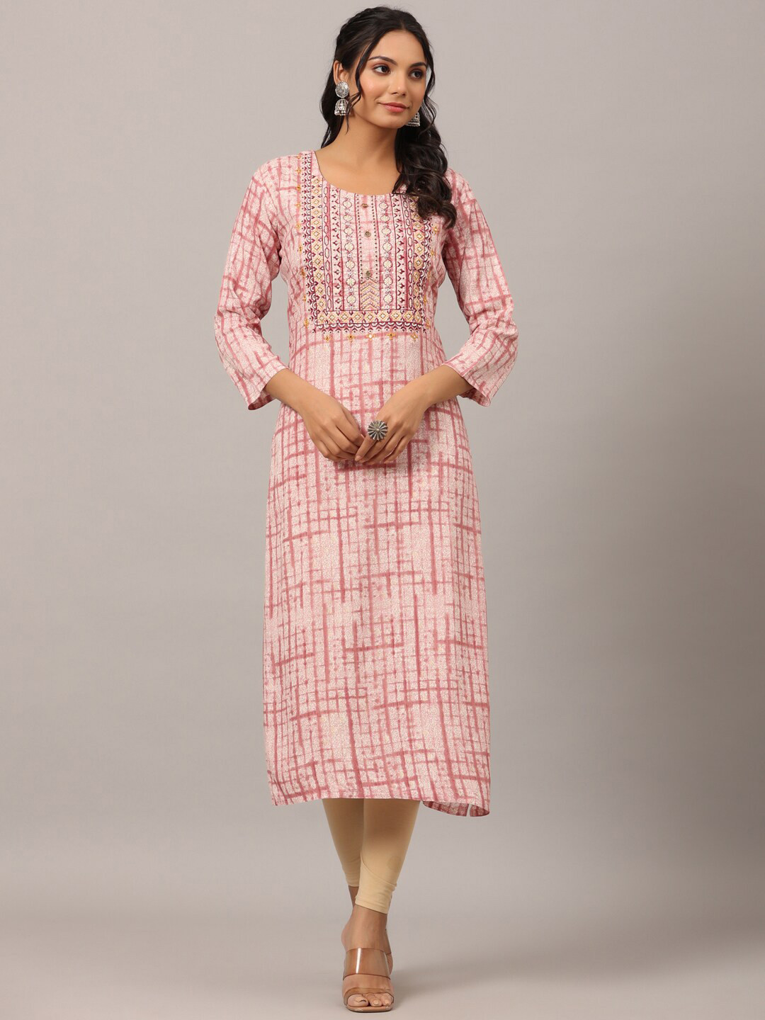 

Amchoor Ethnic Motif Yoke Design Thread Work Kurta, Peach