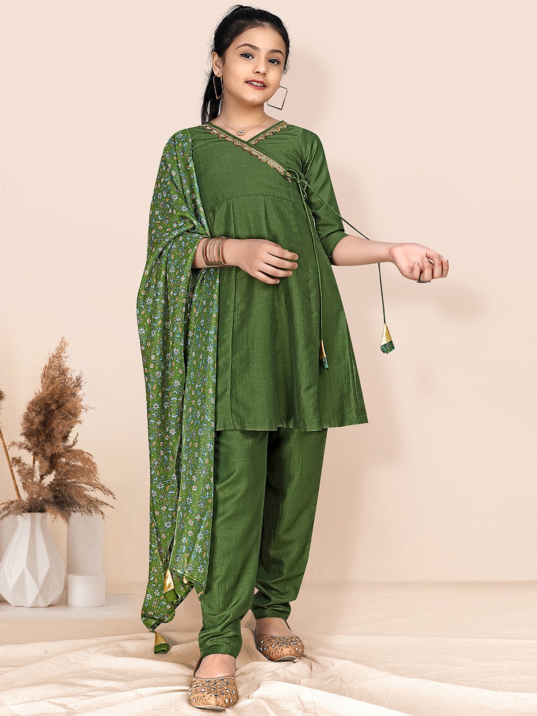 

FASHION DREAM Girls Angrakha Kurta & Trouser With Dupatta, Green