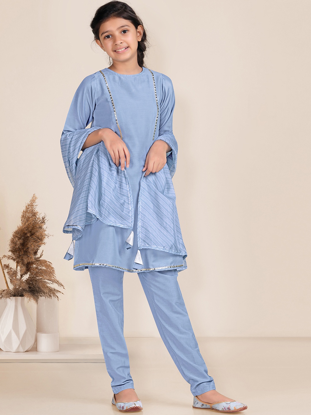 

FASHION DREAM Girls Chinnon Solid Kurta Pant And Dupatta Set, Blue