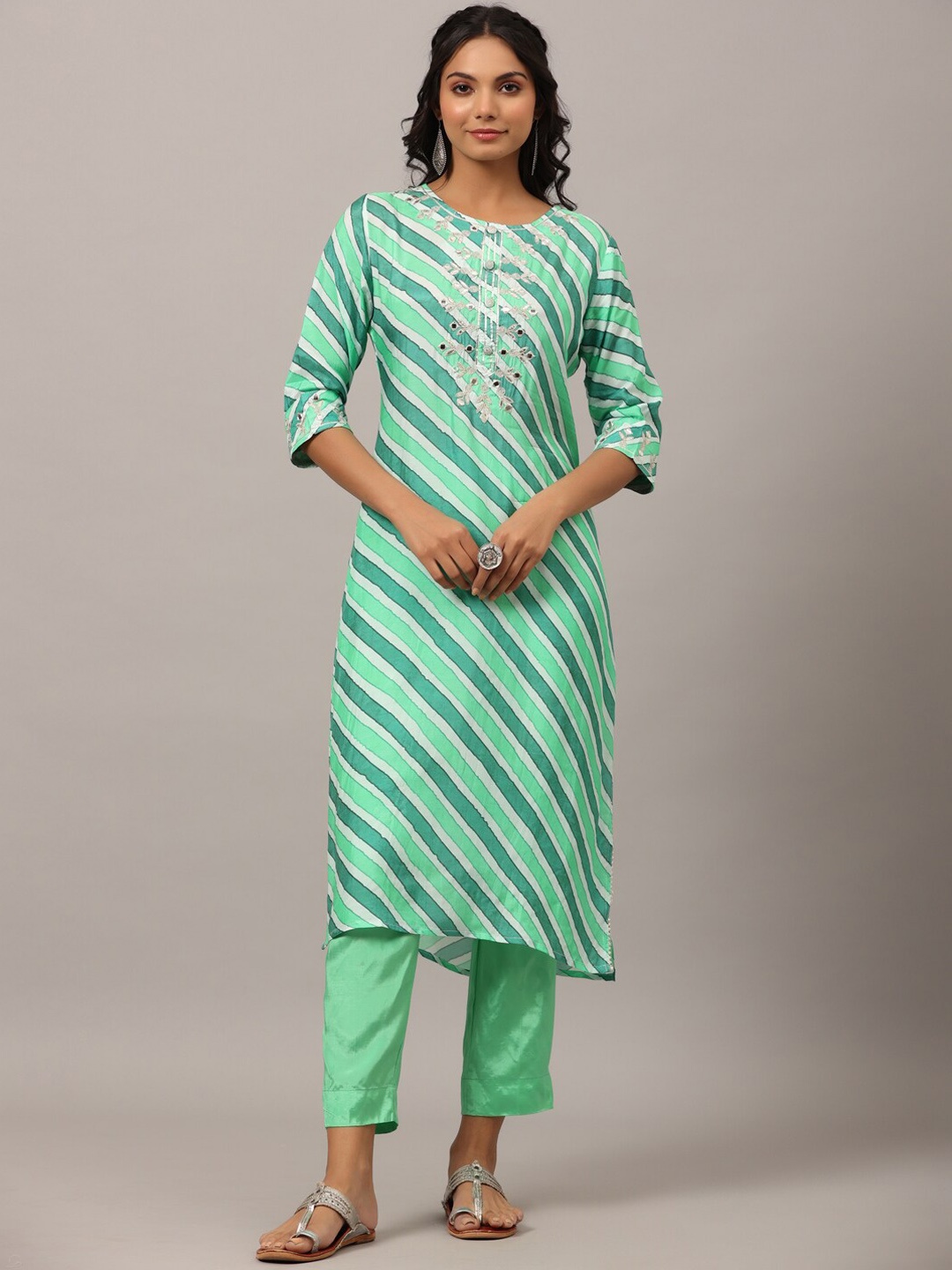 

Amchoor Leheriya Printed Gotta Patti Kurta with Trousers & Dupatta, Green