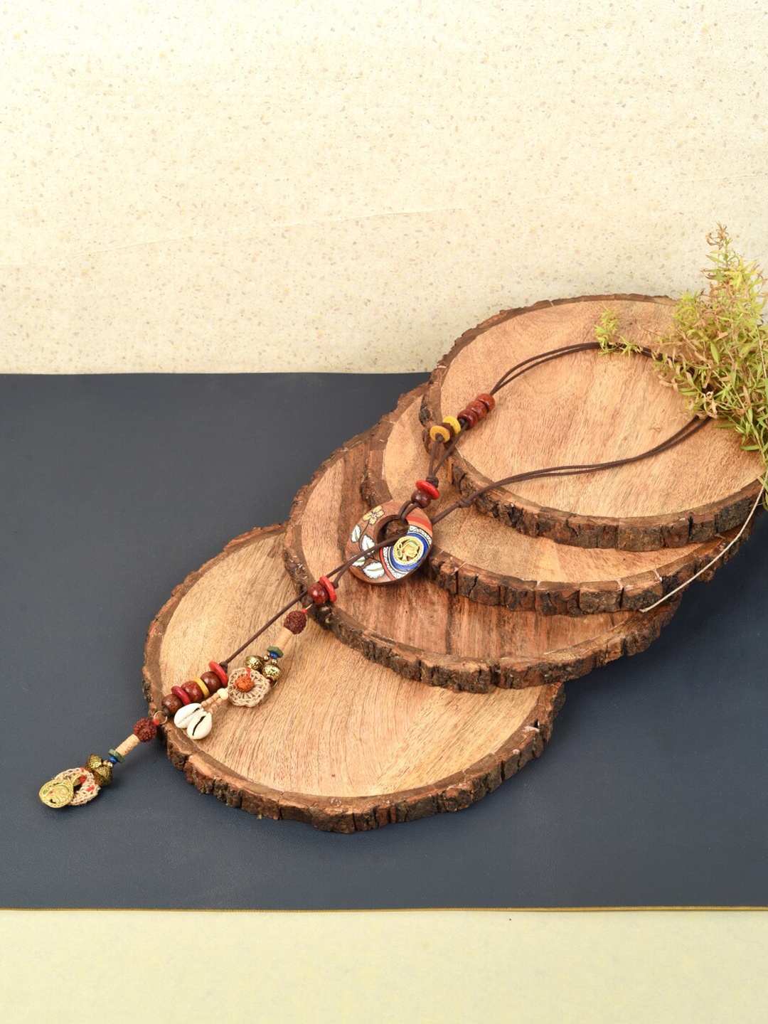 

AAKRITI ART CREATIONS Tribal Brass-Plated Necklace, Red