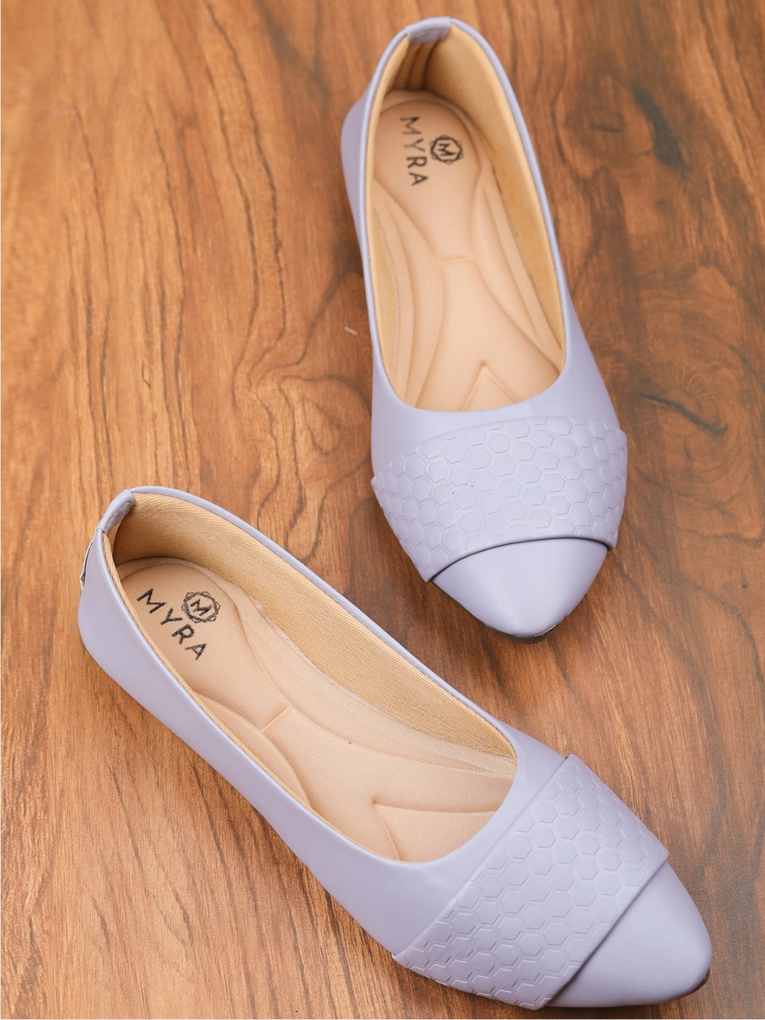 

Myra Women Textured Pointed Toe Ballerinas, Blue