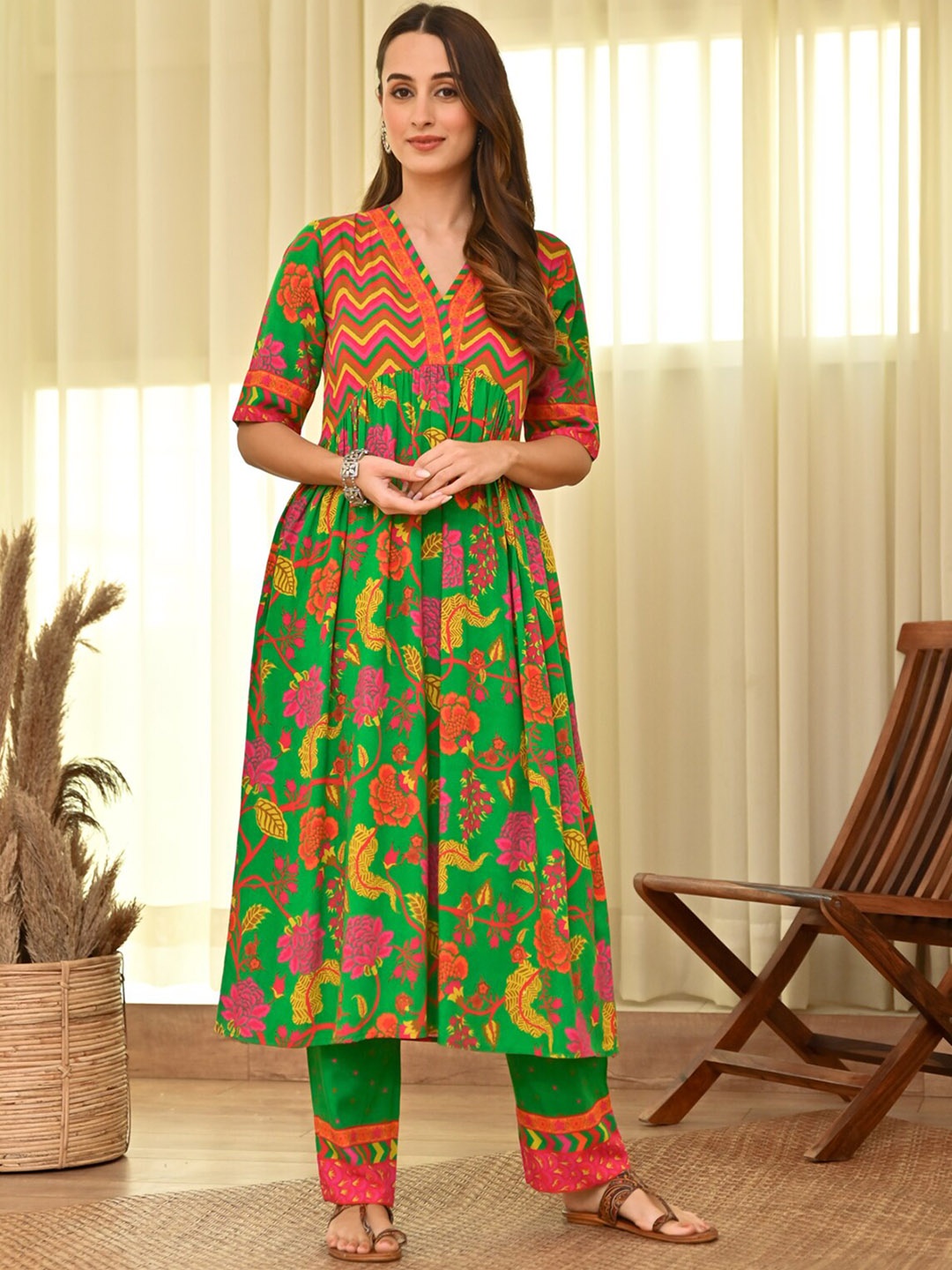

Rustorange Floral Printed V-Neck Anarkali Kurta with Trousers, Green
