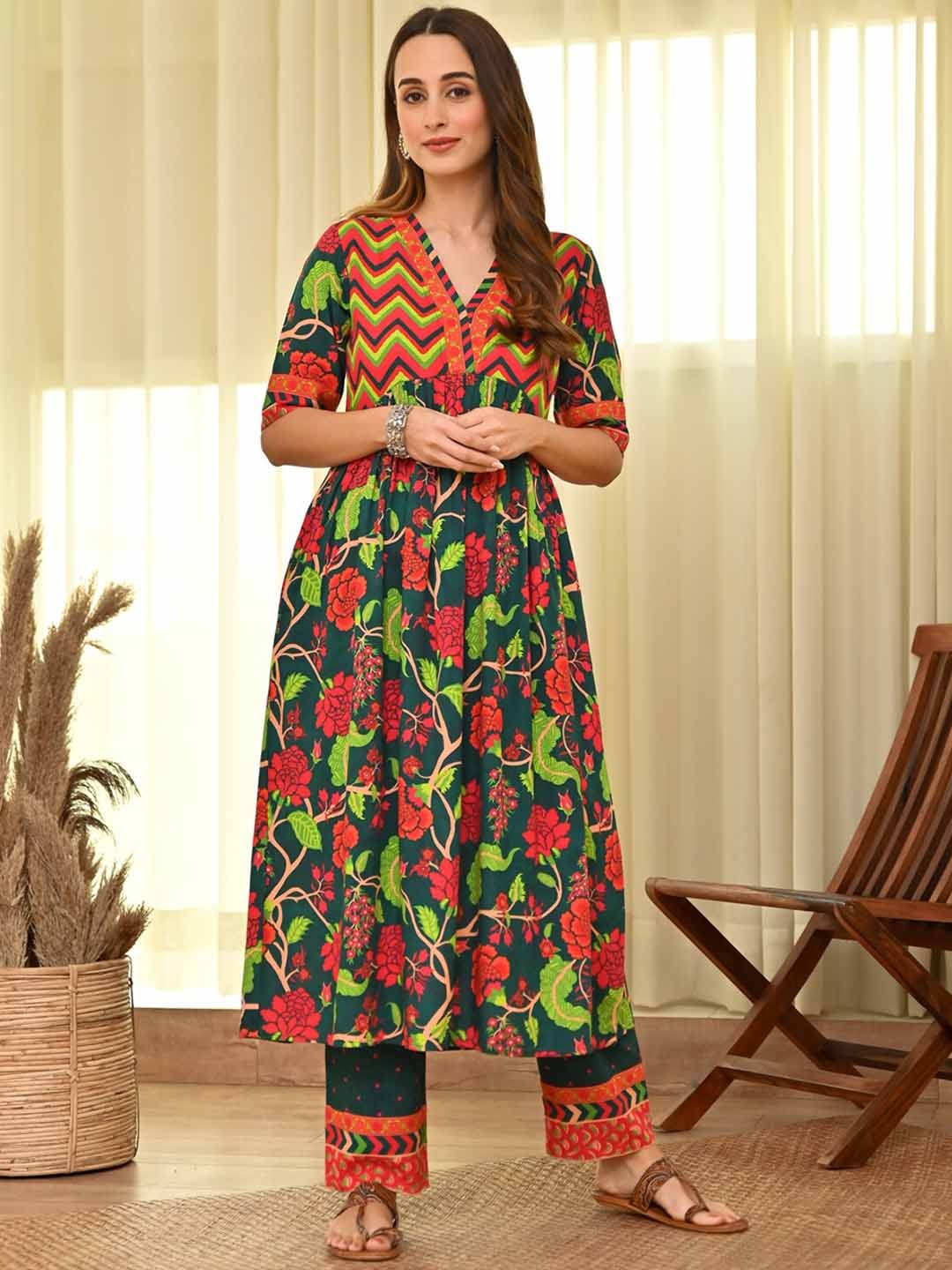 

Rustorange Floral Printed V-Neck Anarkali Kurta with Trousers, Green
