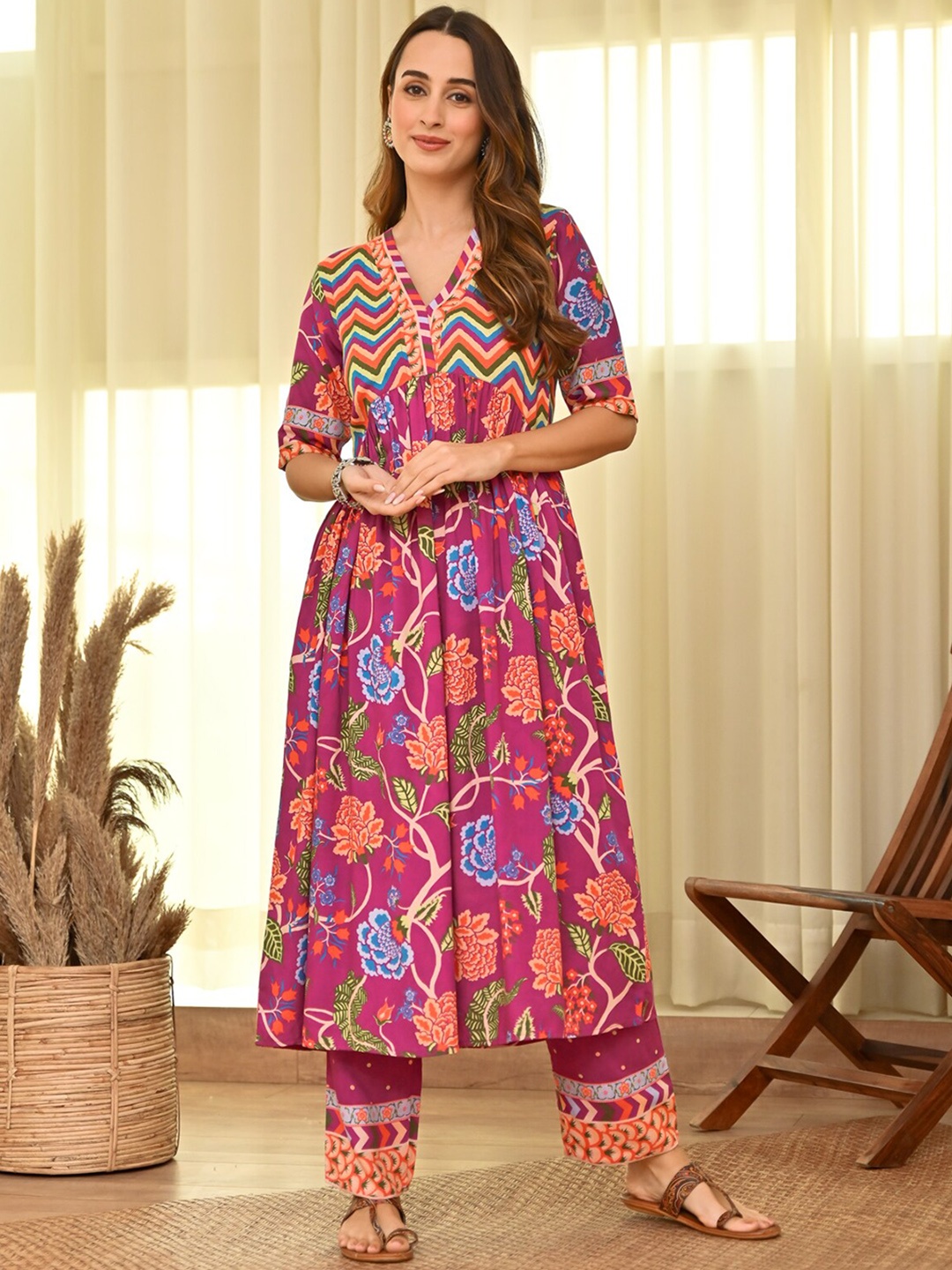 

Rustorange Floral Printed V-Neck Anarkali Kurta with Trousers, Magenta
