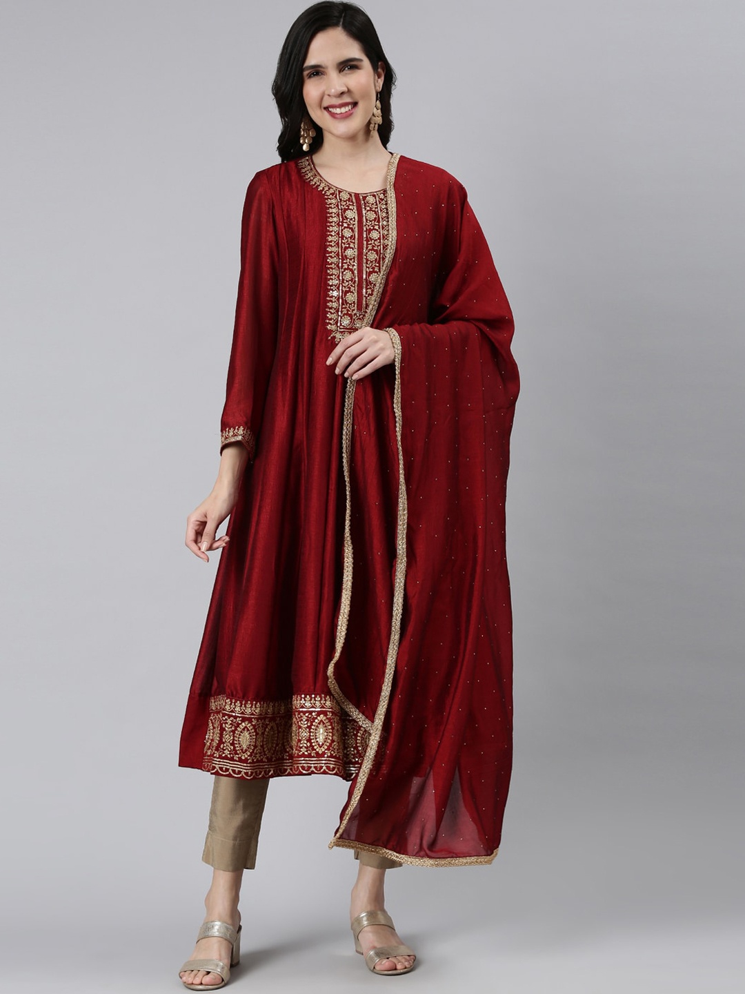 

FLAVIDO Floral Yoke Design Thread Work Panelled Anarkali Kurta With Dupatta, Maroon