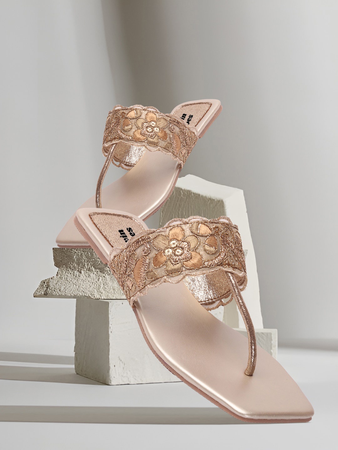 

TWIN TOES Women Embellished Open Toe T- Strap Flats, Gold