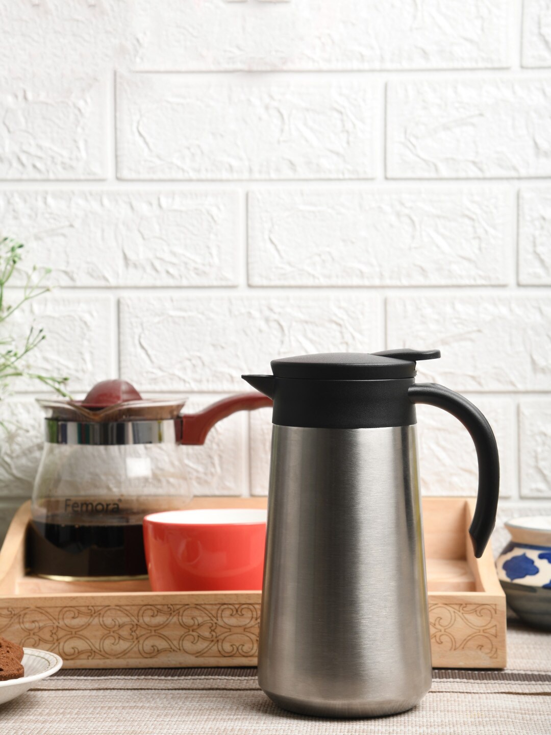 

Femora Silver-Toned Stainless Steel Vacuum Insulated Thermo Jug With Handle 500 ml