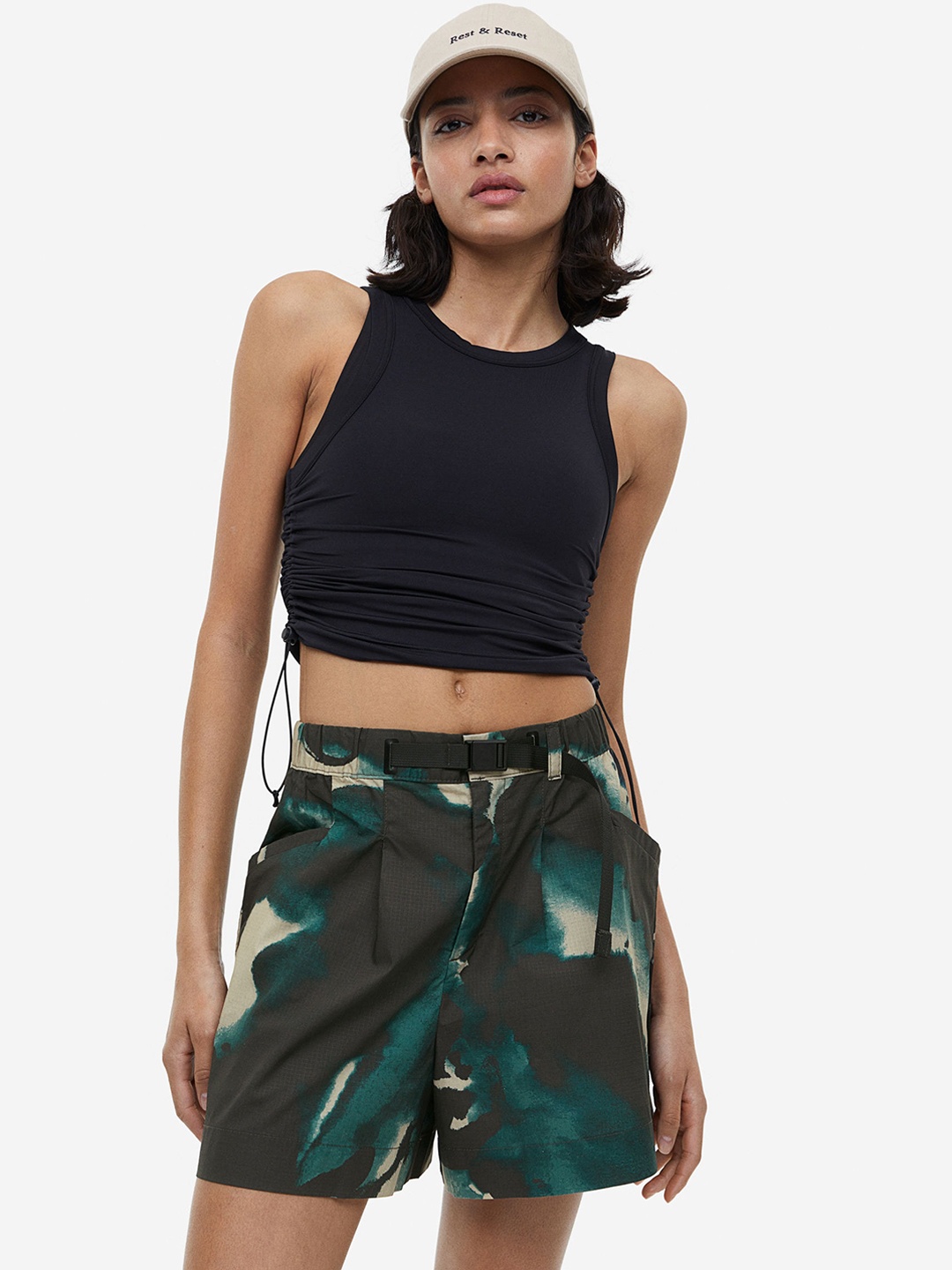 

H&M Women Water-Repellent Outdoor Shorts, Grey