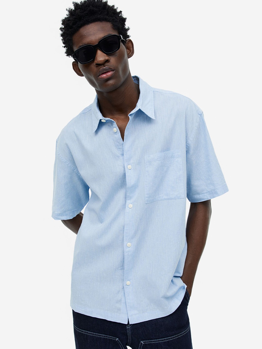 

H&M Men Relaxed Fit Short-Sleeved Linen-Blend Shirt, Blue