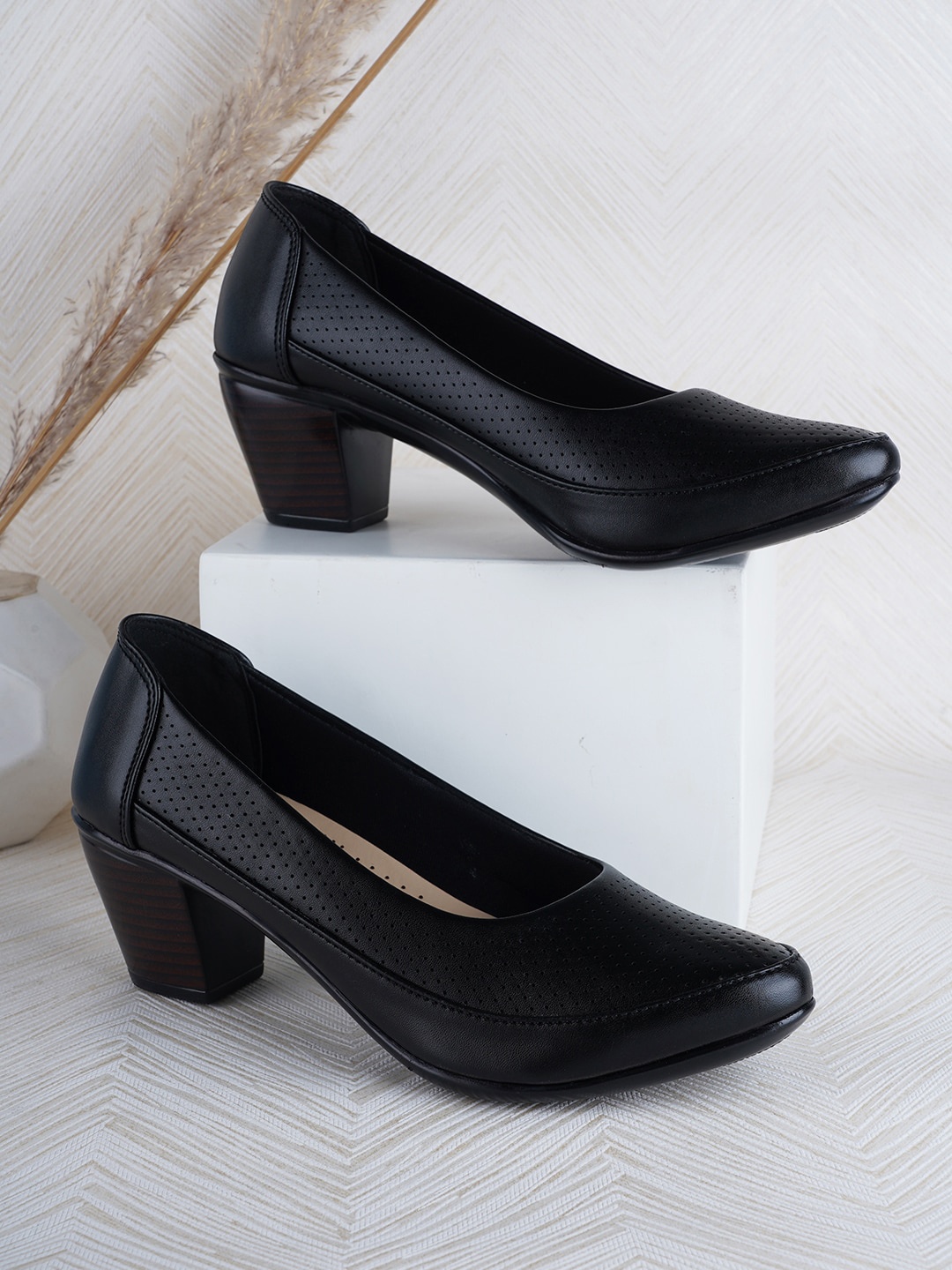 

ELLE Women Pointed Toe Block Pumps, Black