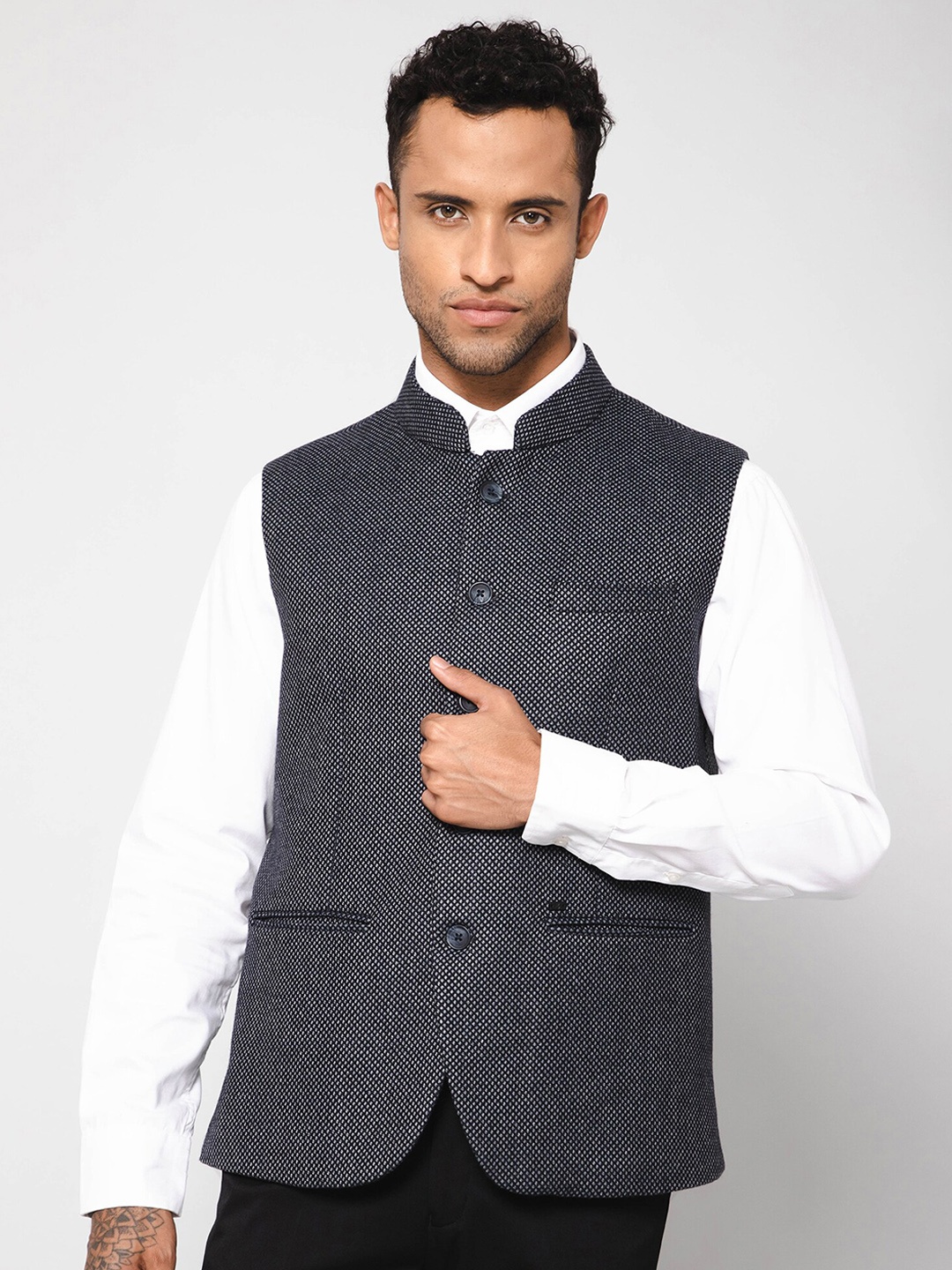 

Cantabil Woven Waist Coat, Navy blue