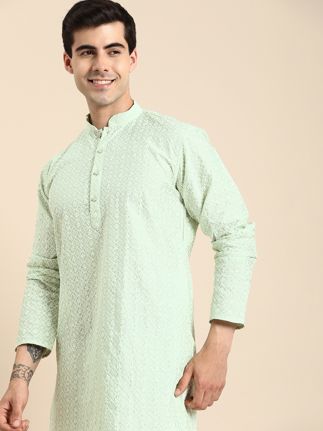 

Anouk Men Geometric Embroidered Thread Work Kurta, Green