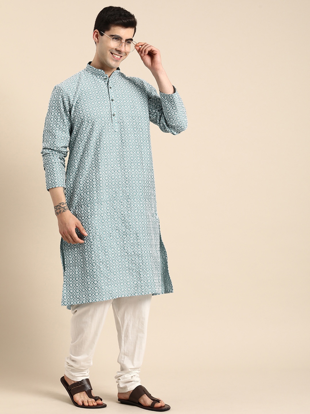 

Anouk Men Geometric Embroidered Thread Work Kurta, Blue