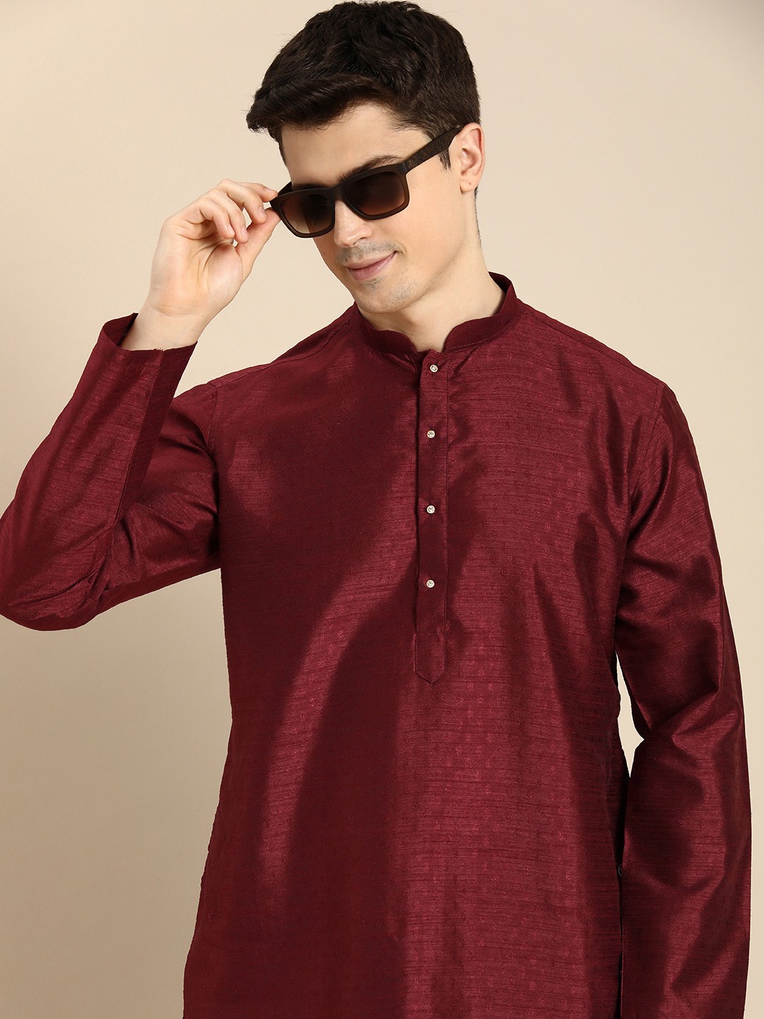 

Anouk Men Ethnic Motifs Embroidered Jacquard Kurta, Maroon