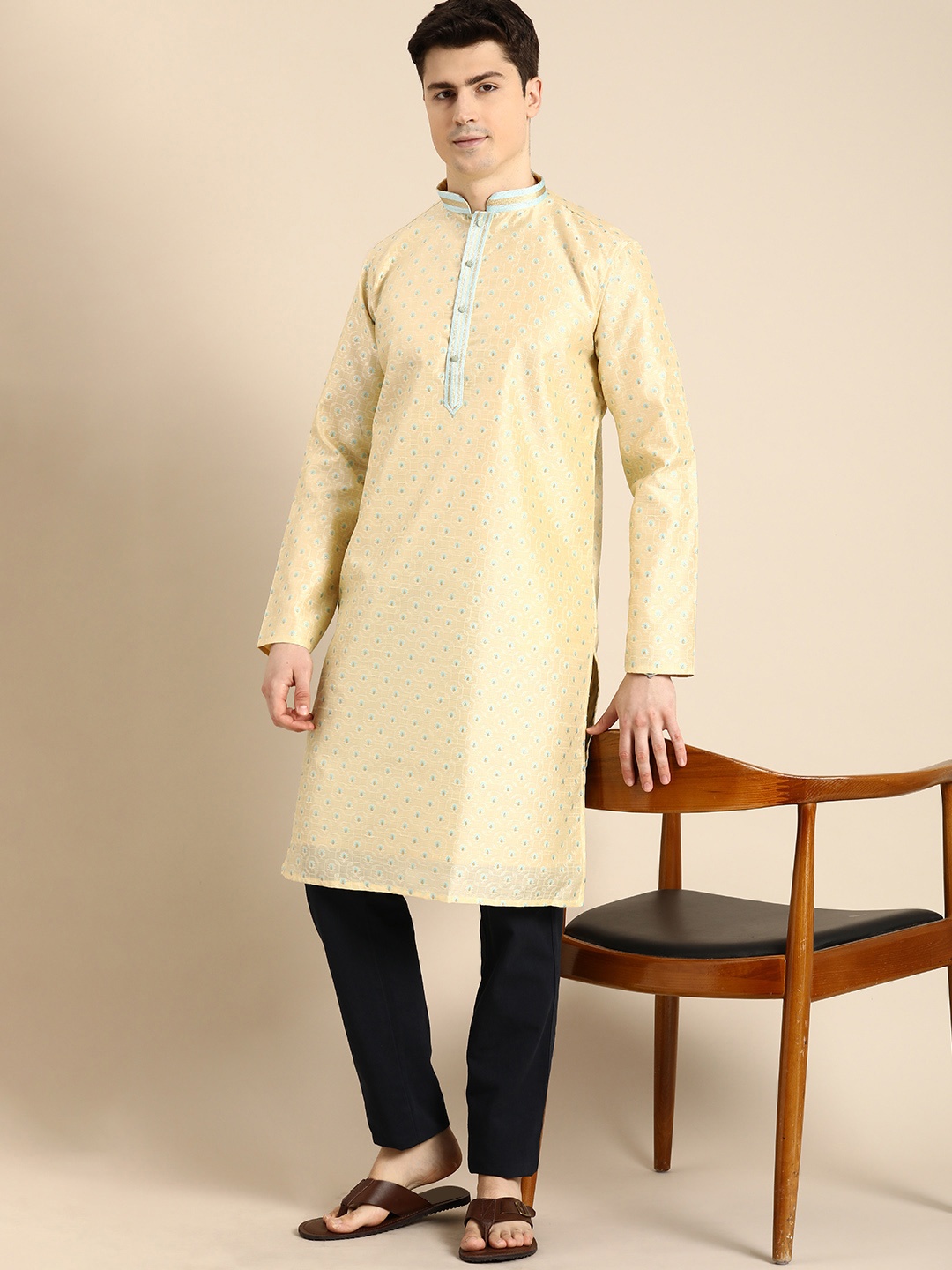 

Anouk Men Ethnic Motifs Jacquard Kurta, Cream