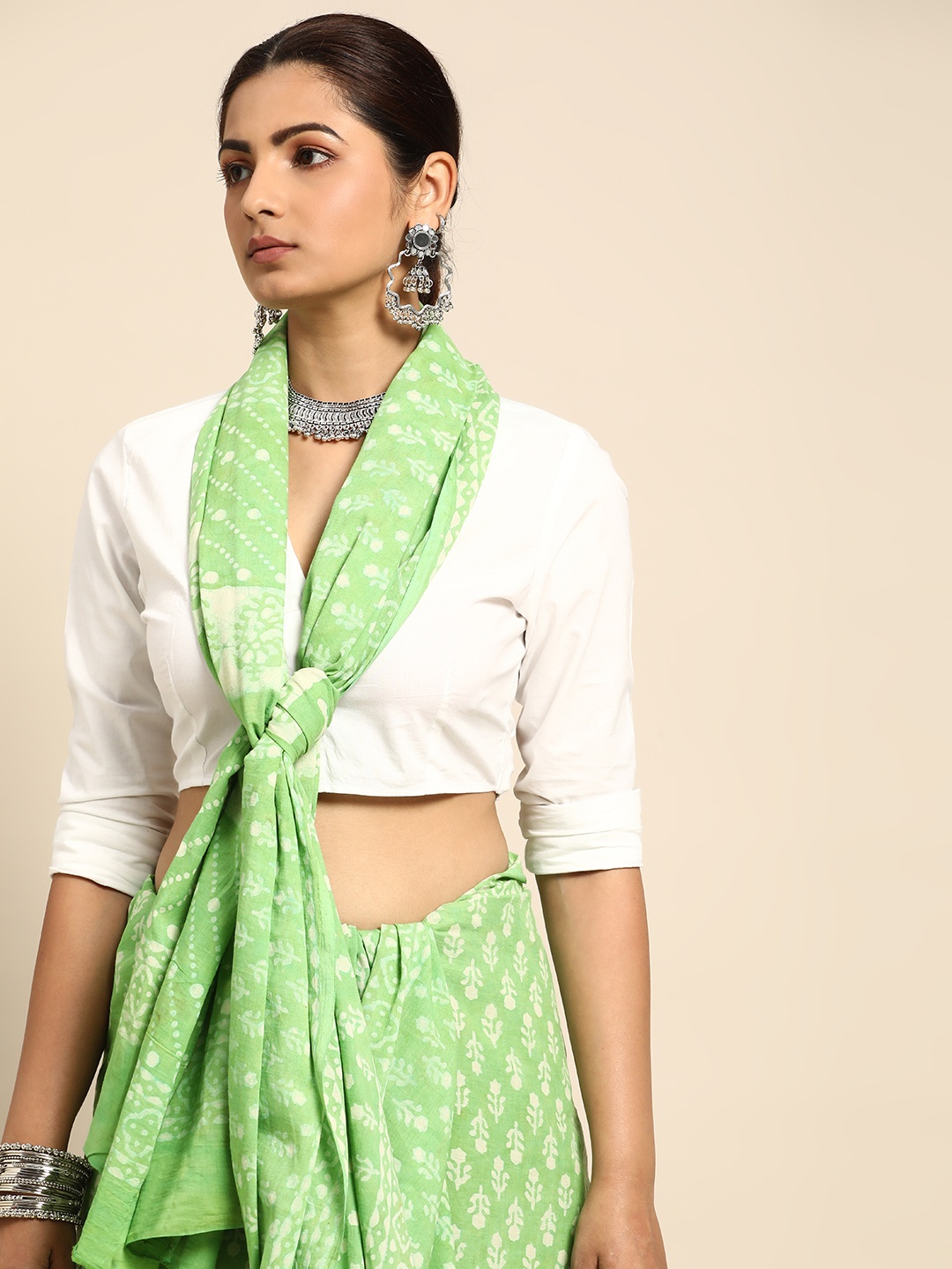 

Taavi Floral Printed Pure Cotton Bagru Saree, Green