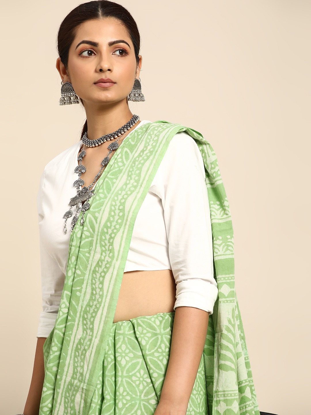 

Taavi Ethnic Motifs Printed Pure Cotton Bagru Saree, Green