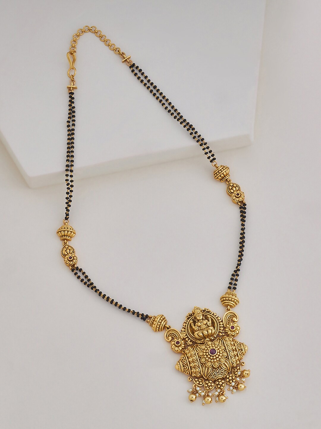 

Kushal's Fashion Jewellery Gold-Plated Stone-Studded & Beaded Mangalsutra, Black