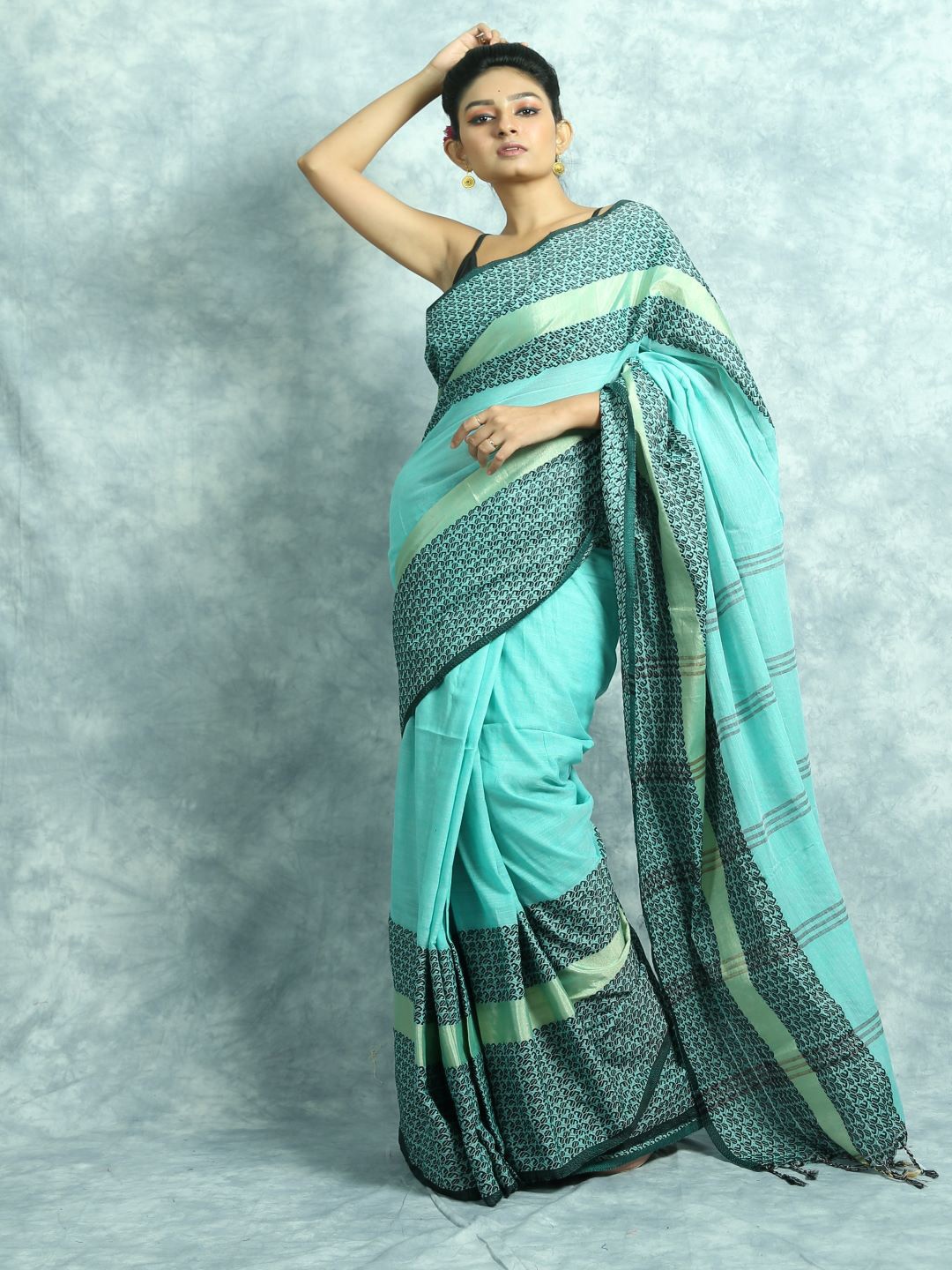 

HERE&NOW Ethnic Motifs Printed Saree, Blue
