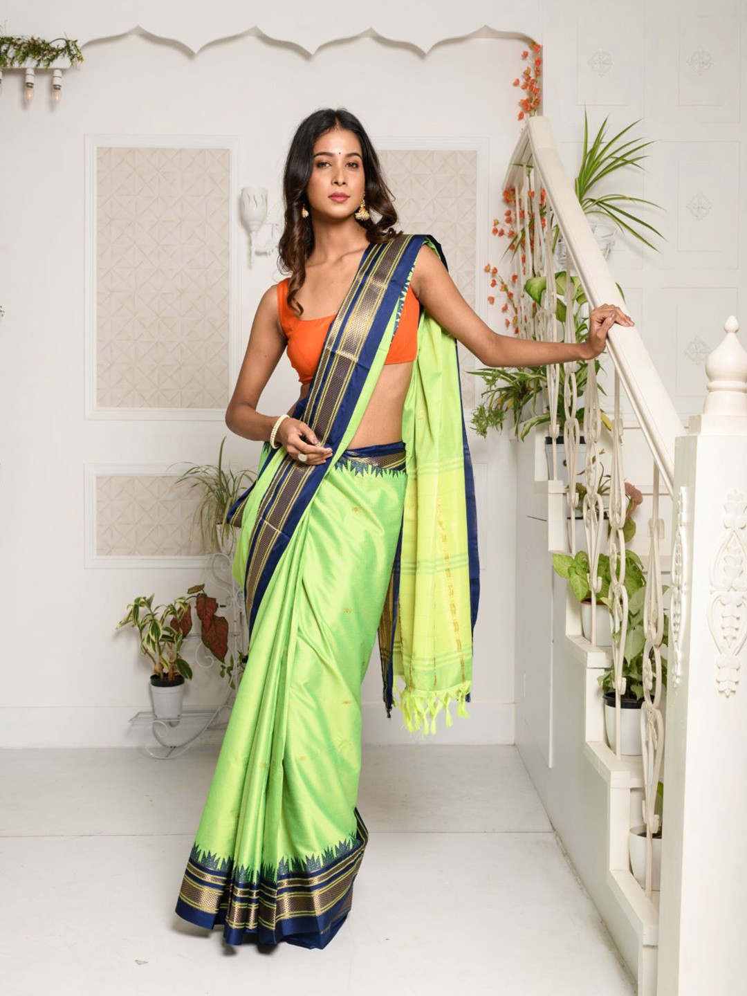 

HERE&NOW Zari Art Silk Narayan Peth Saree With Tassel, Fluorescent green