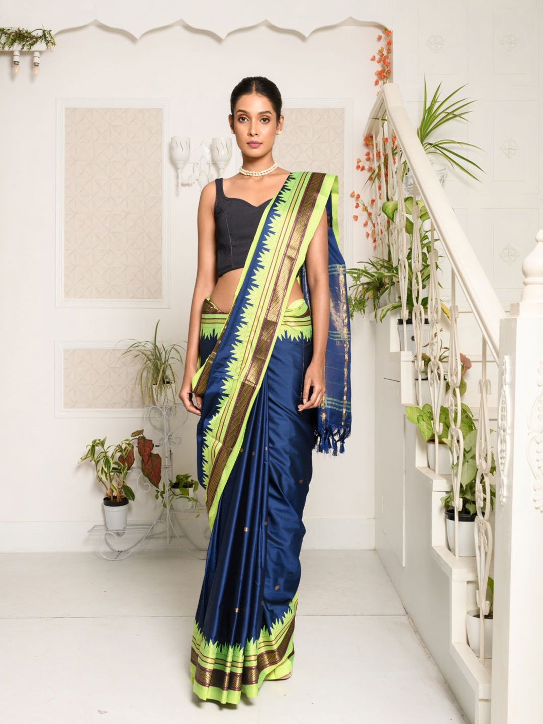 

HERE&NOW Ethnic Woven Design Zari Narayan Peth Saree, Navy blue