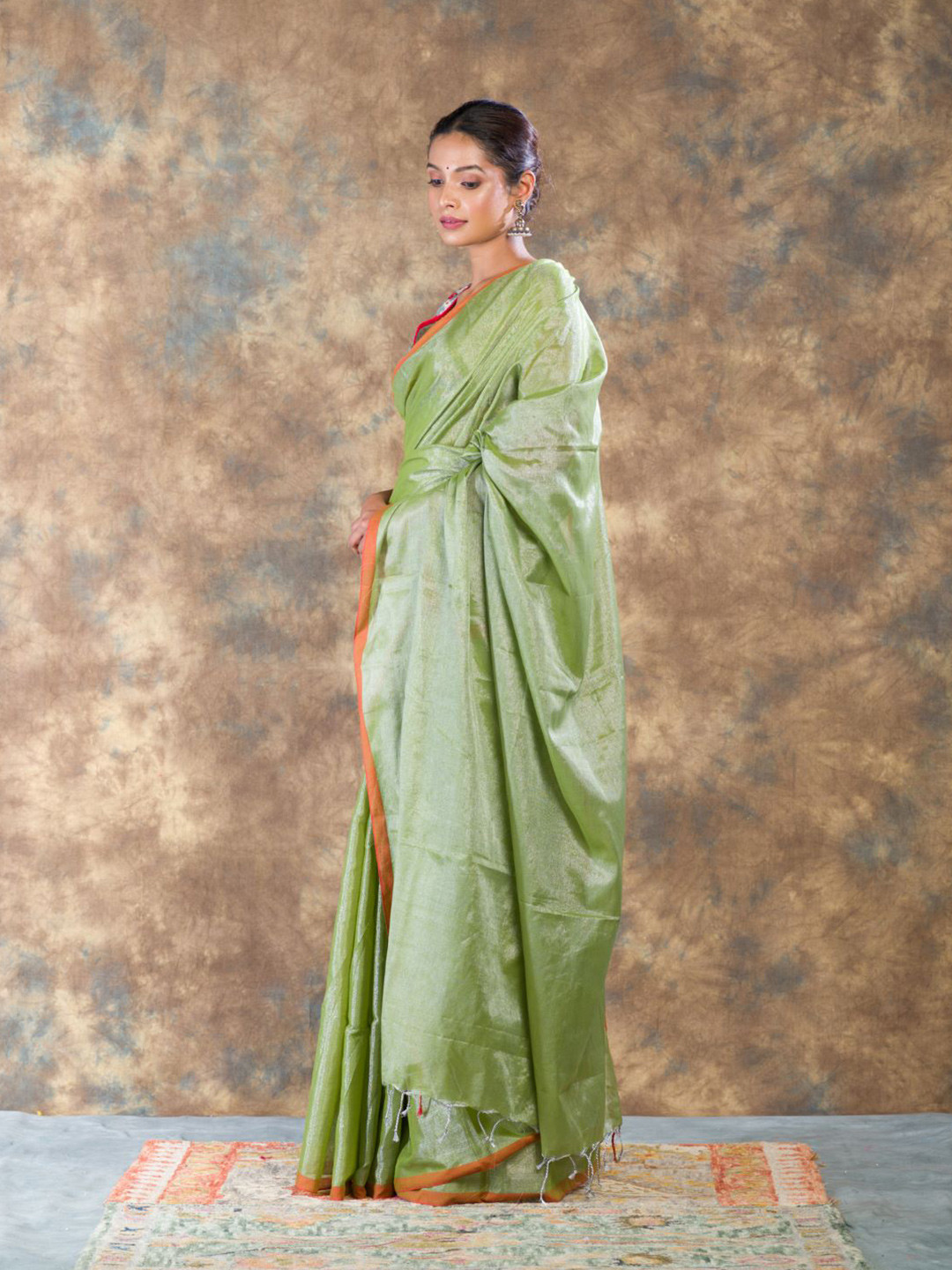 

HERE&NOW Linen Blend Saree With Contrasting Blouse, Olive