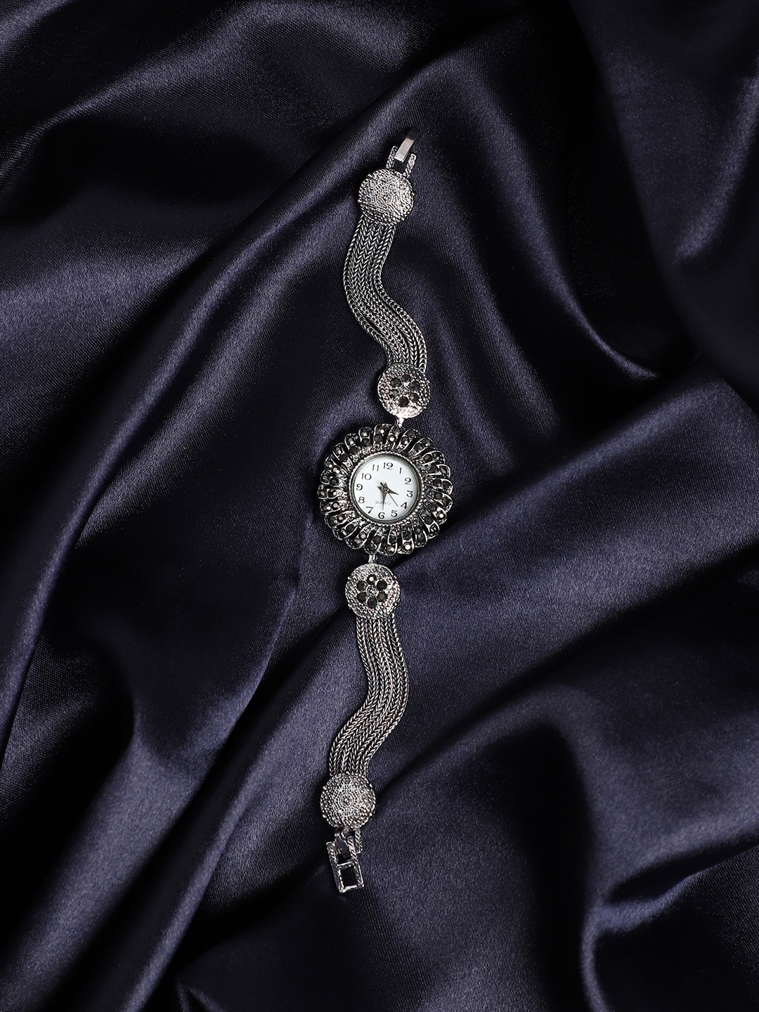 

HAUTE SAUCE by Campus Sutra Women Bracelet Style Straps Analogue Watch SS23_HSWC1078, Silver