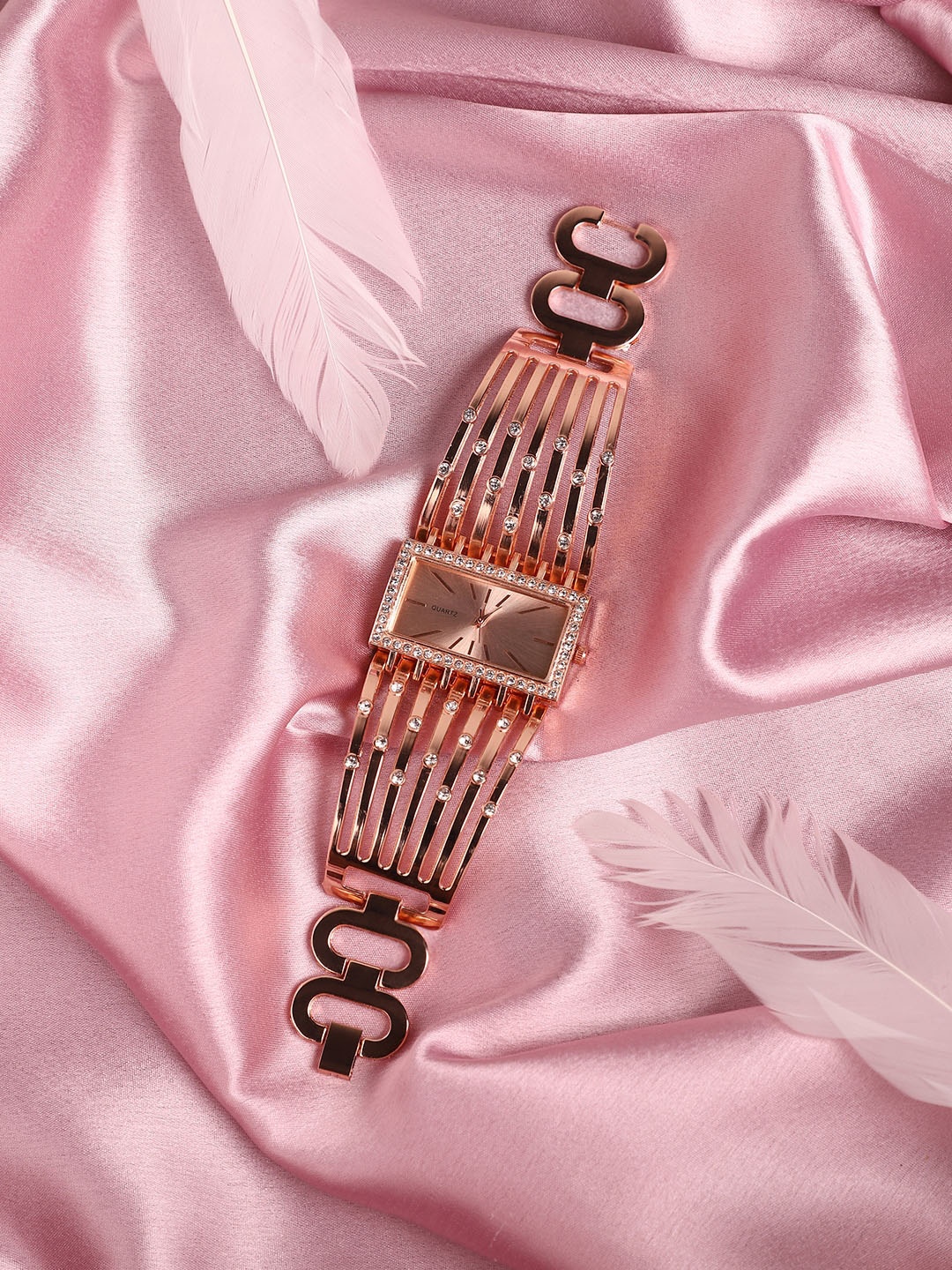 

HAUTE SAUCE by Campus Sutra Women Bracelet Style Straps Analogue Watch SS23_HSWC1081, Rose gold