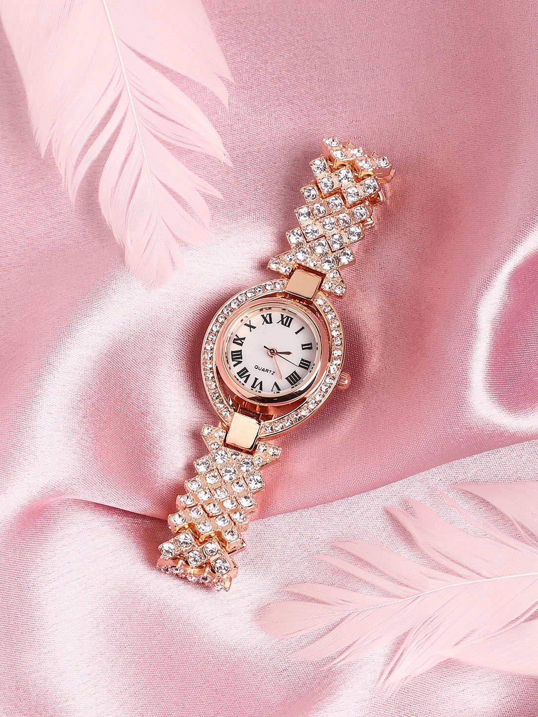 

HAUTE SAUCE by Campus Sutra Women Bracelet Style Straps Analogue Watch SS23_HSWC1101, White