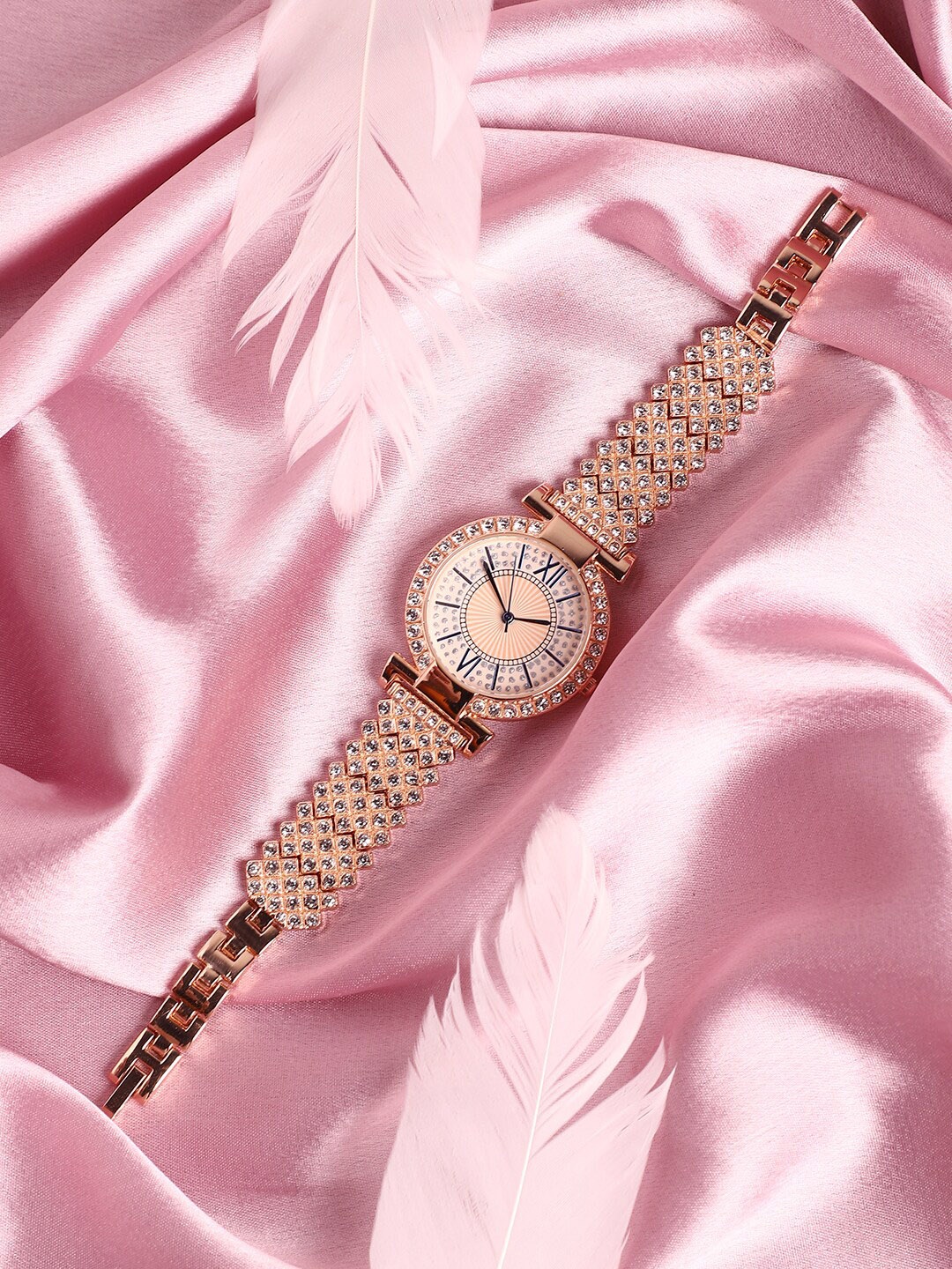 

HAUTE SAUCE by Campus Sutra Women Bracelet Style Straps Analogue Watch SS23_HSWC1103, White