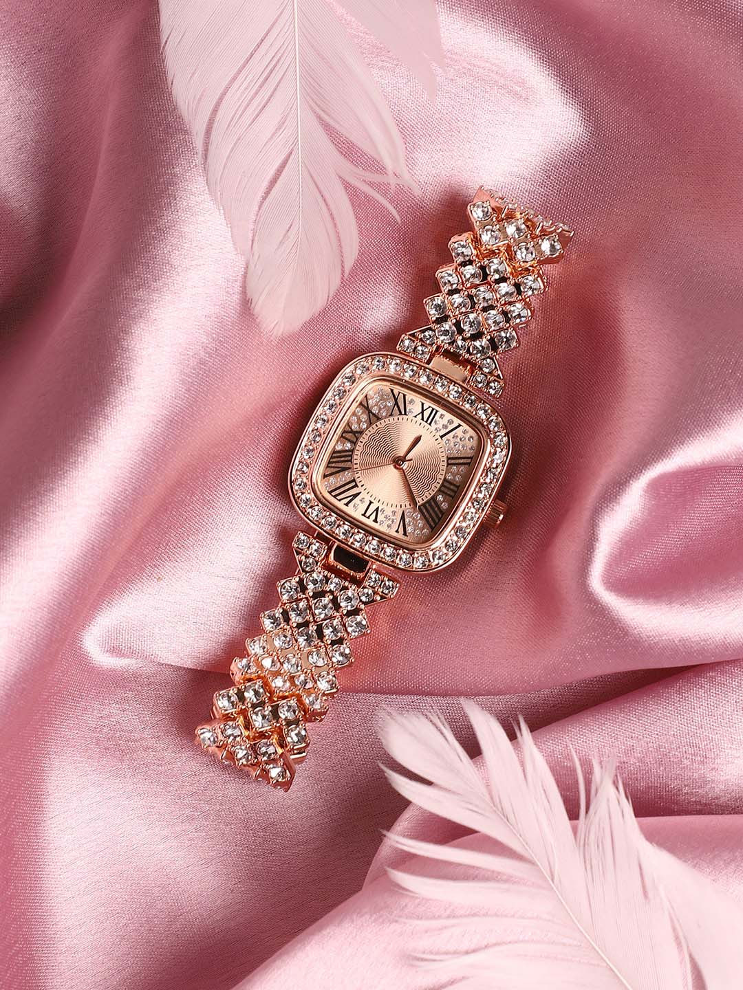 

HAUTE SAUCE by Campus Sutra Women Bracelet Style Straps Analogue Watch SS23_HSWC1105, Rose gold