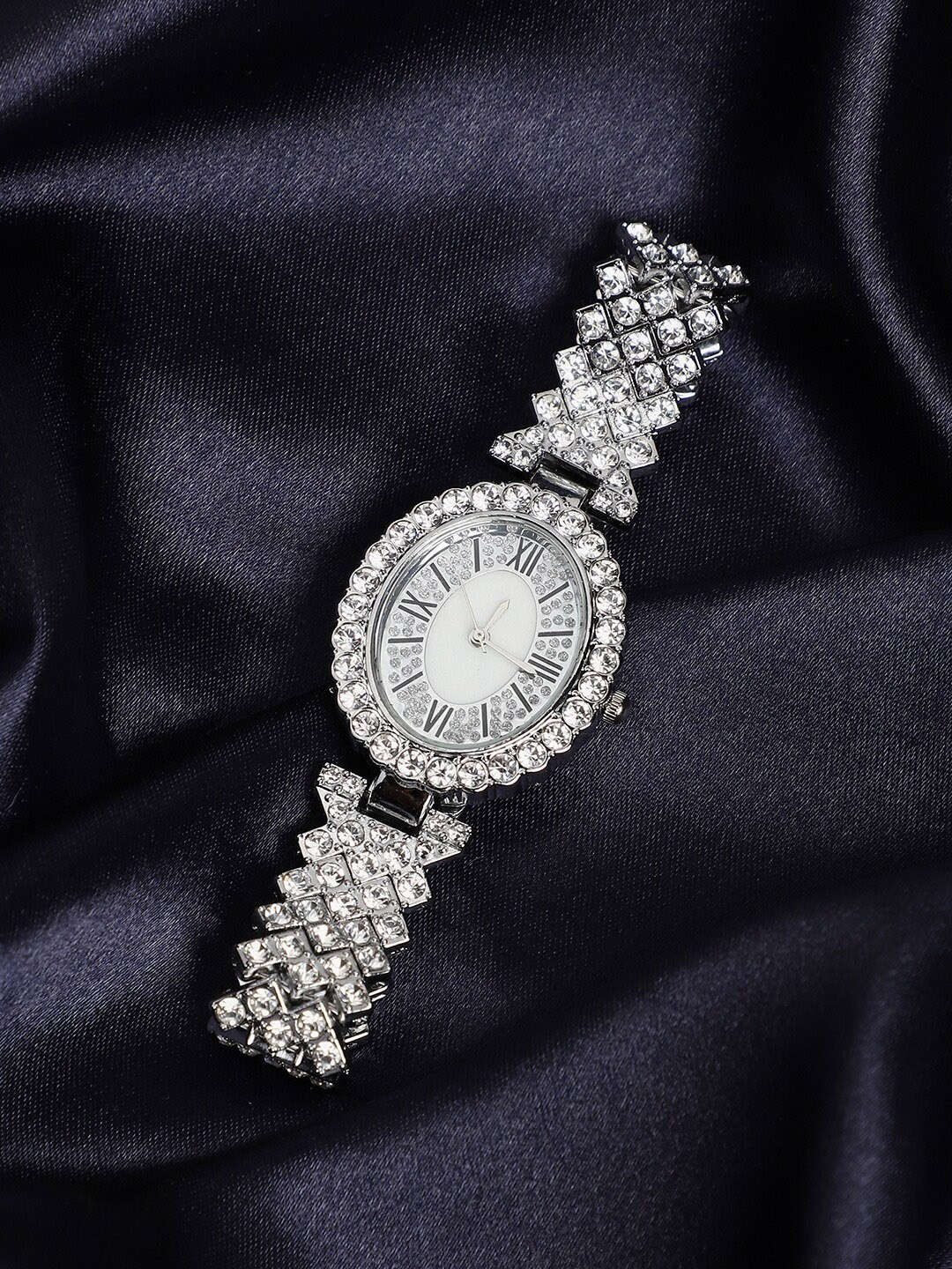 

HAUTE SAUCE by Campus Sutra Women Bracelet Style Straps Analogue Watch SS23_HSWC1108, White