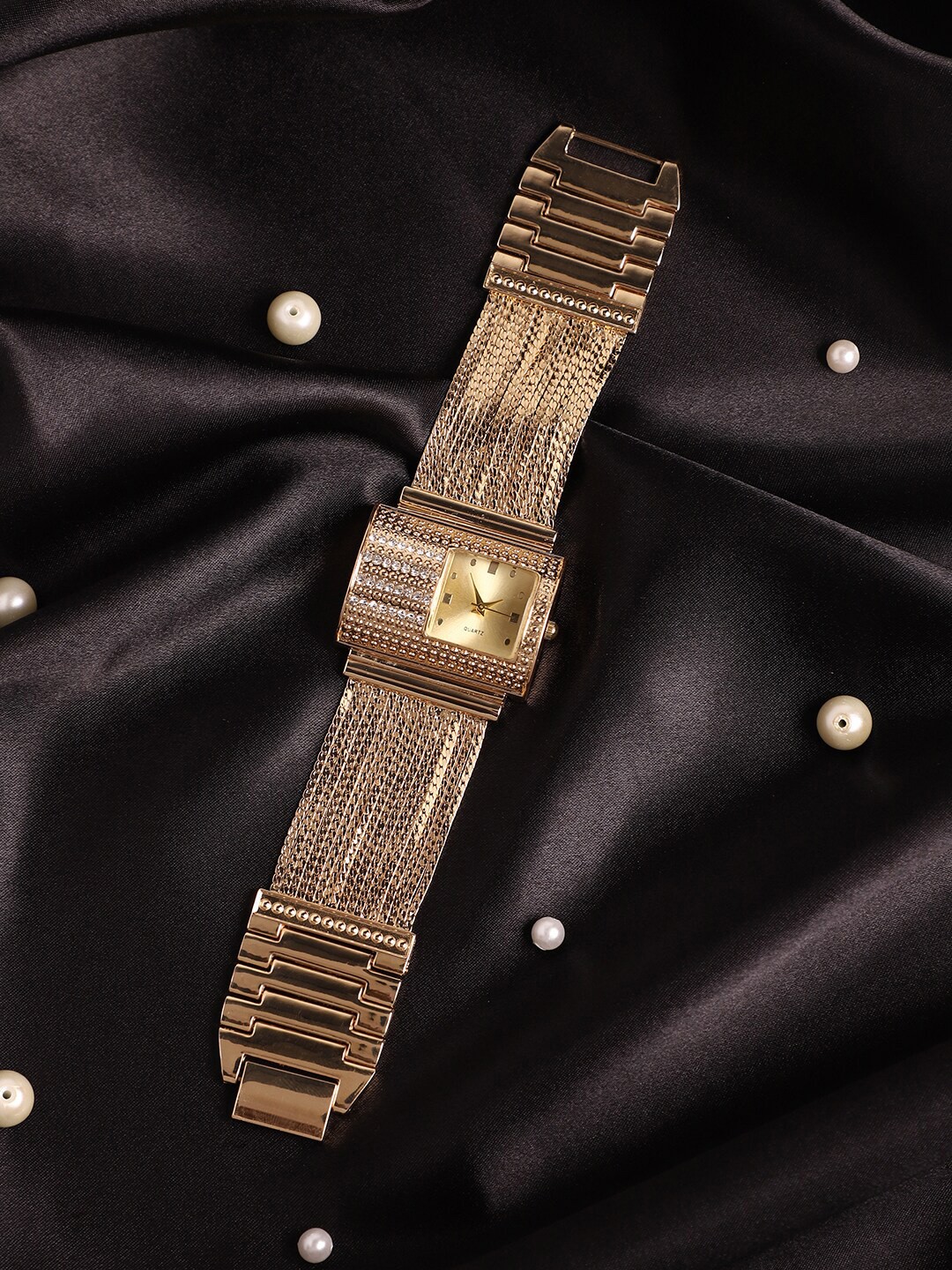 

HAUTE SAUCE by Campus Sutra Women Bracelet Style Straps Analogue Watch SS23_HSWC1087, White