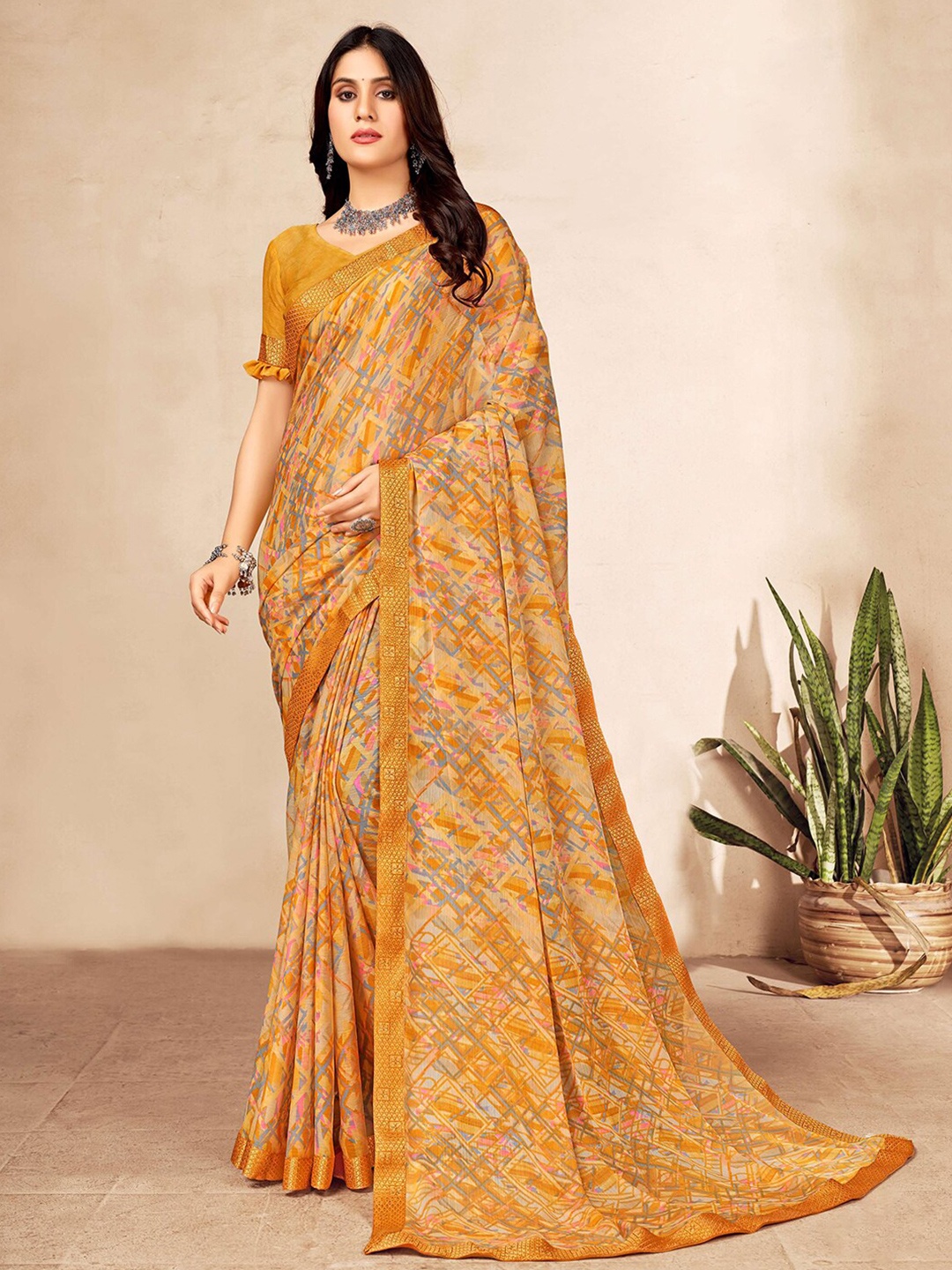 

Kasak Geometric Printed Poly Chiffon Saree, Gold