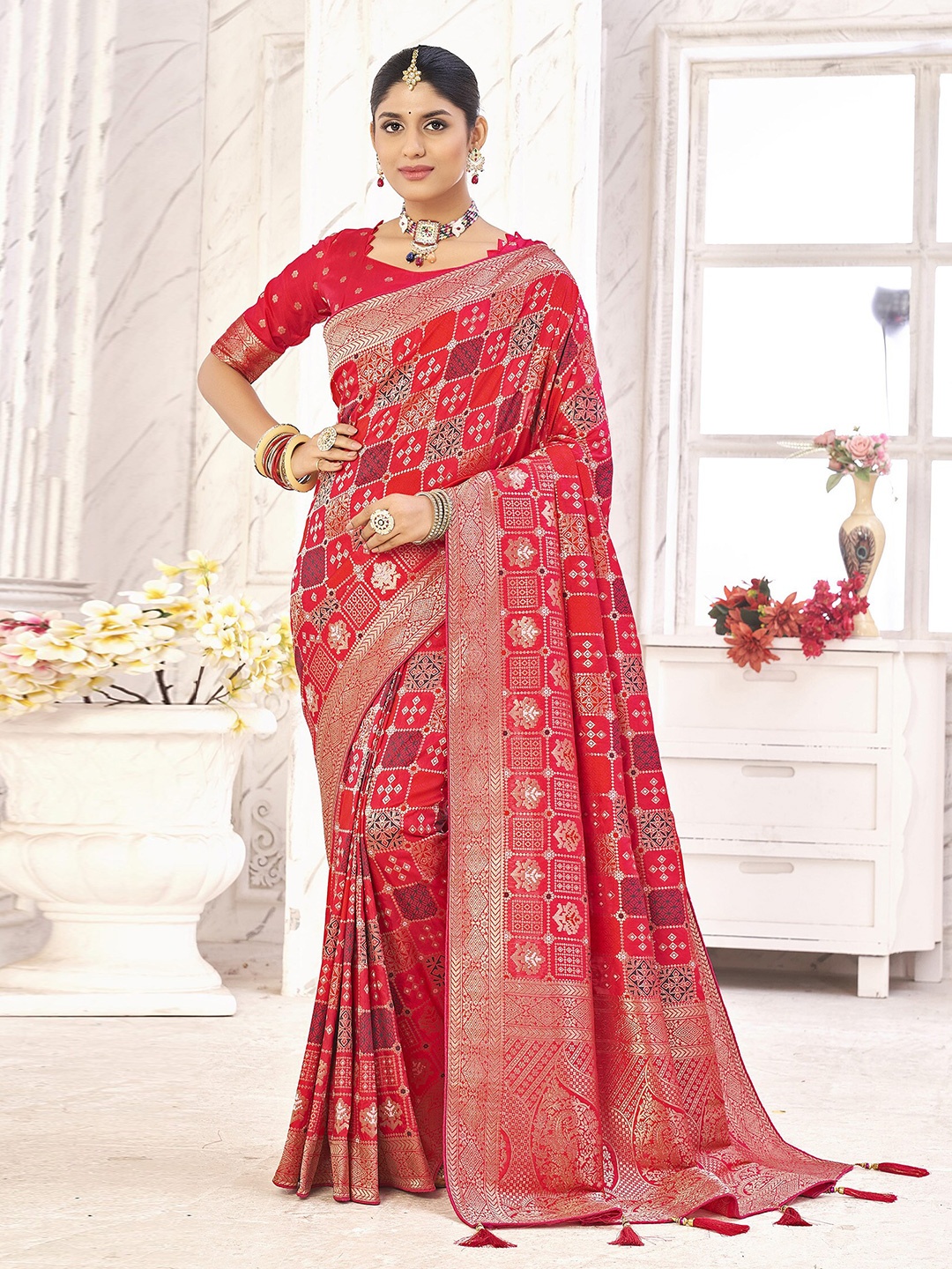 

elora Ethnic Motif Woven Design Zari Pure Georgette Banarasi Saree, Red
