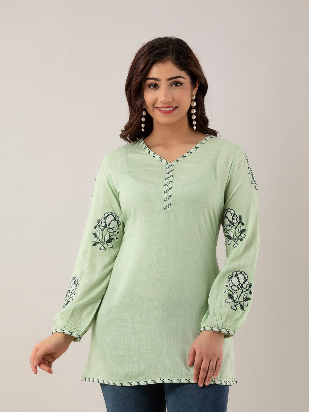 

Charu Embroidered V Neck Puff Sleeves Kurti, Green