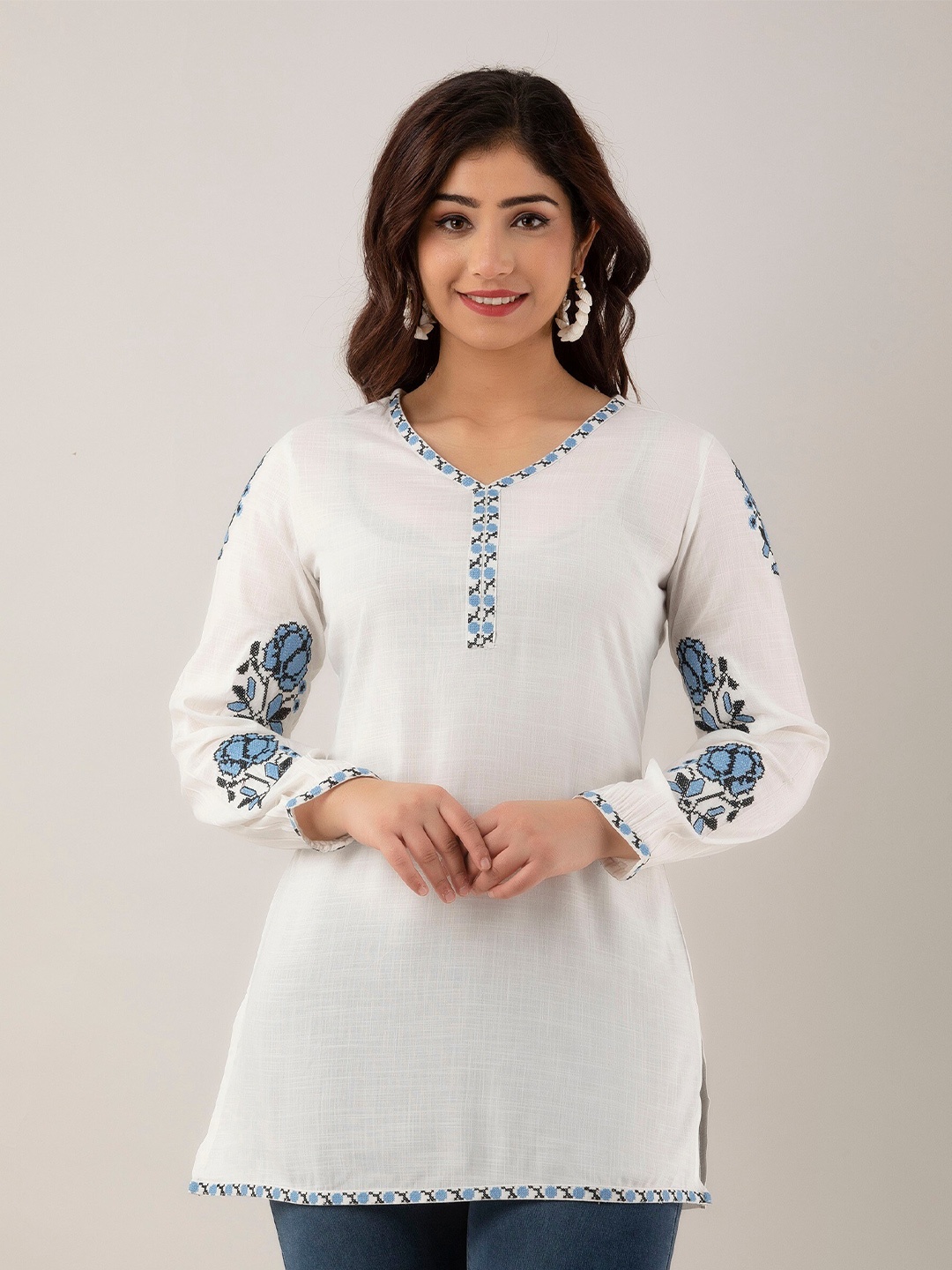 

Charu Floral Embroidered V-Neck Thread Work Kuti, White