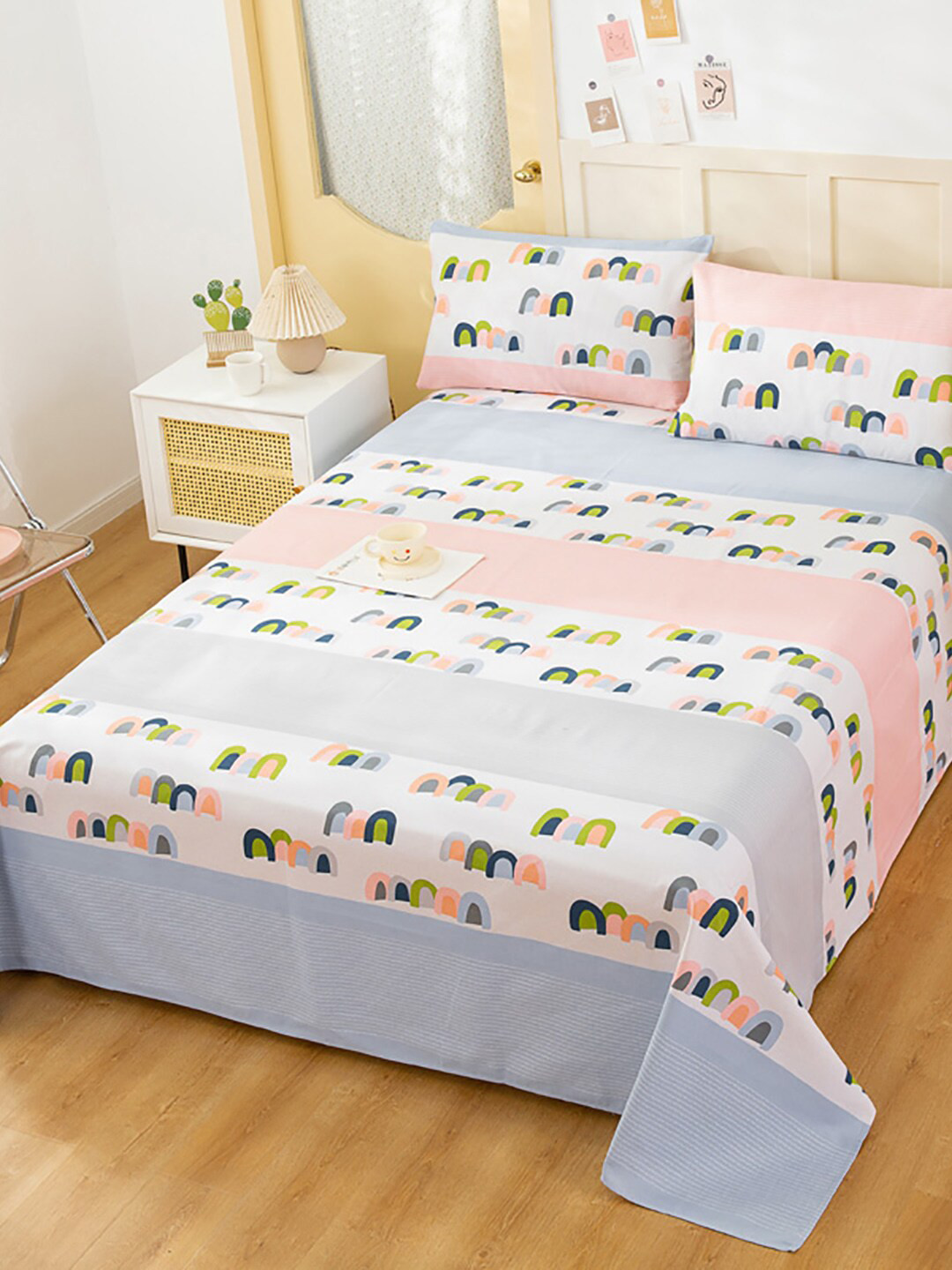 

JC HOME Pink & Blue Graphic Printed 186 TC Cotton Queen Bedsheet & 2 Pillow Covers