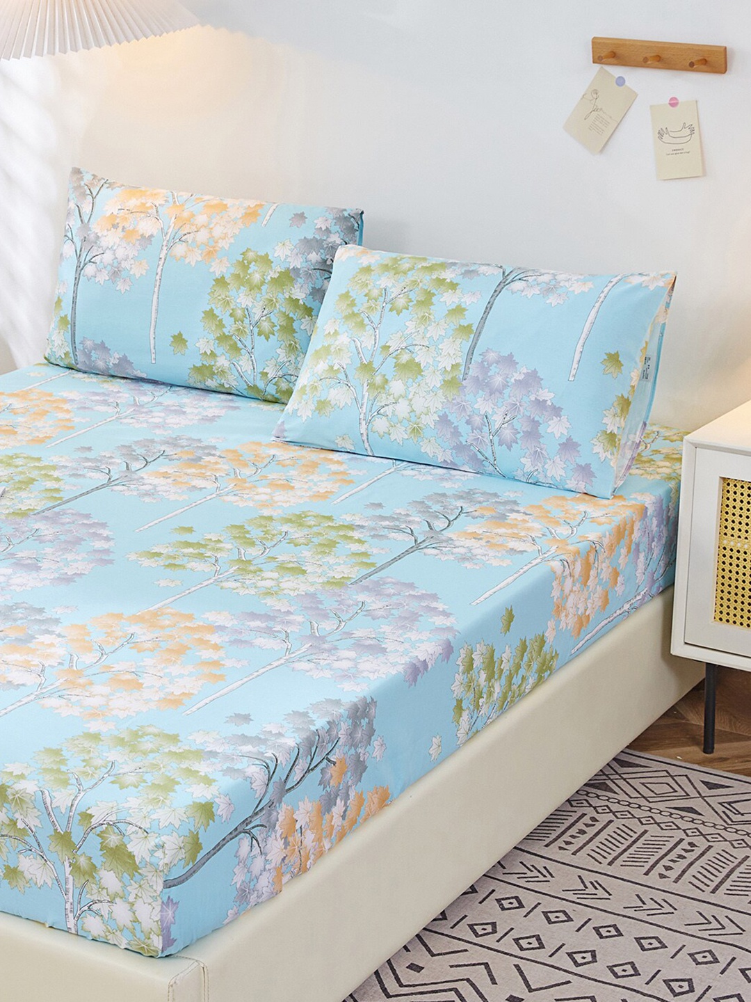 

JC HOME Blue & Green Floral 200 TC Cotton Fitted King Bedsheet & Pillow Covers