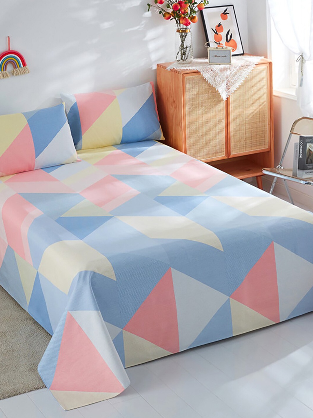 

JC HOME Blue & Pink Geometric 186 TC Pure Cotton King Bedsheet With 2 Pillow Covers