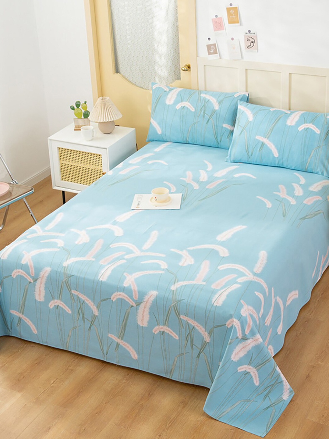 

JC HOME Blue & White Printed 186 TC Pure Cotton King Bedsheet With 2 Pillow Covers