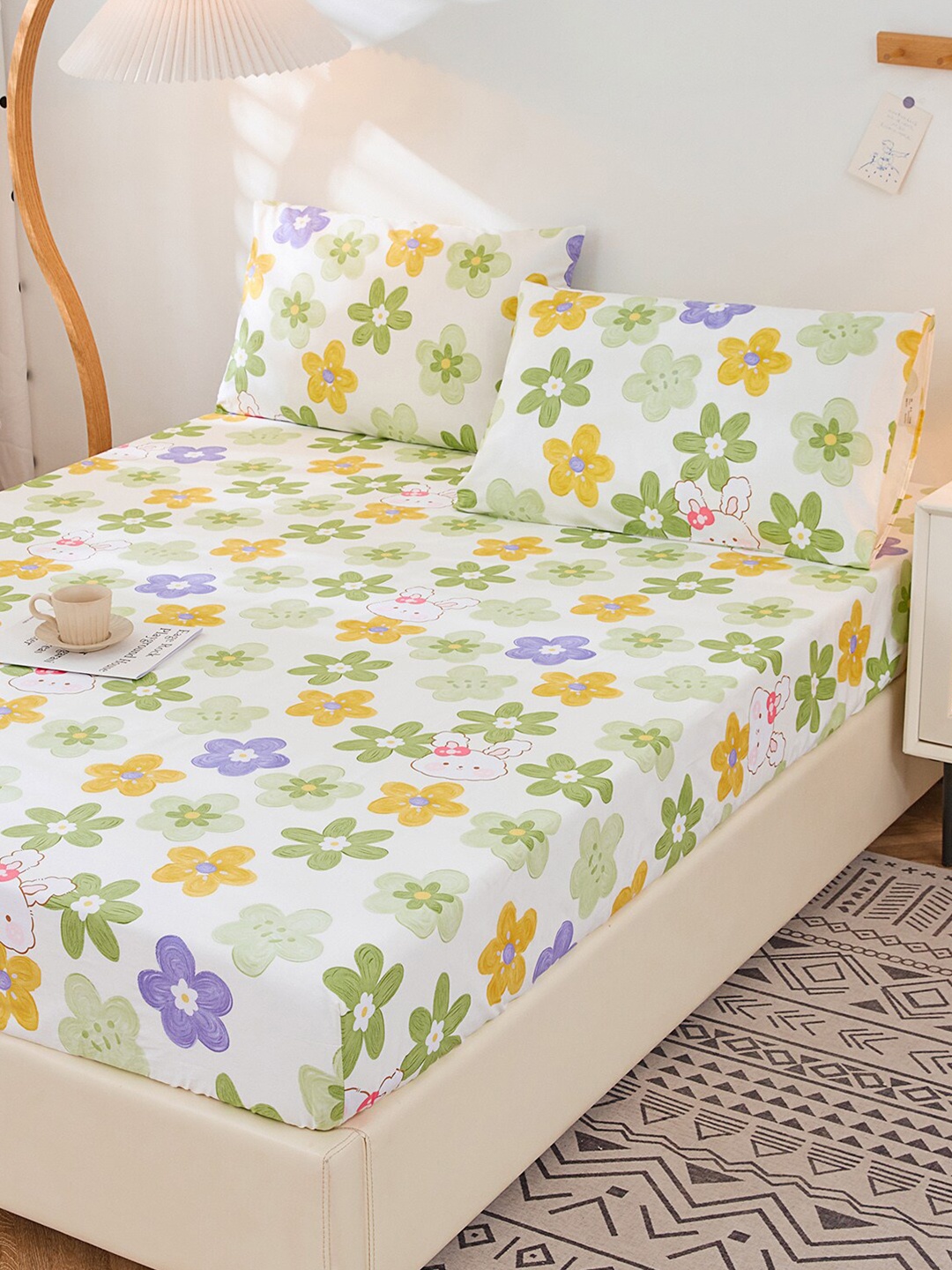 

JC HOME White & Green Floral Printed 200 TC Fitted Queen Bedsheet & Pillow Covers