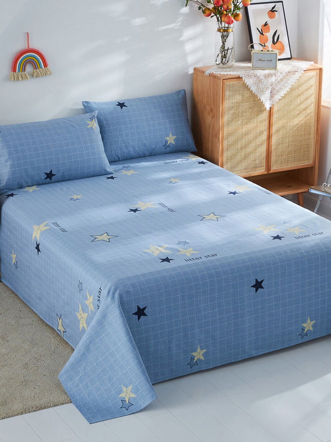 

JC Collection Blue & White Geometric 186 TC Pure Cotton Queen Bedsheet & 2 Pillow Covers