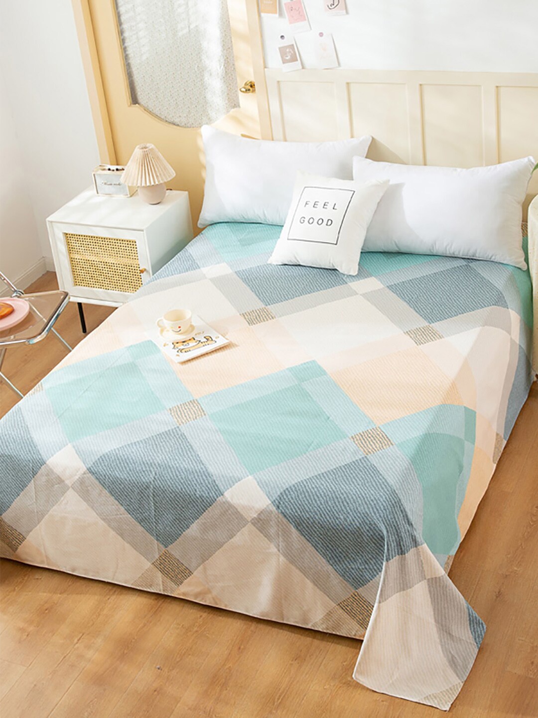 

JC HOME Blue & Cream-Coloured Geometric 186 TC Cotton King Bedsheet & Pillow Covers