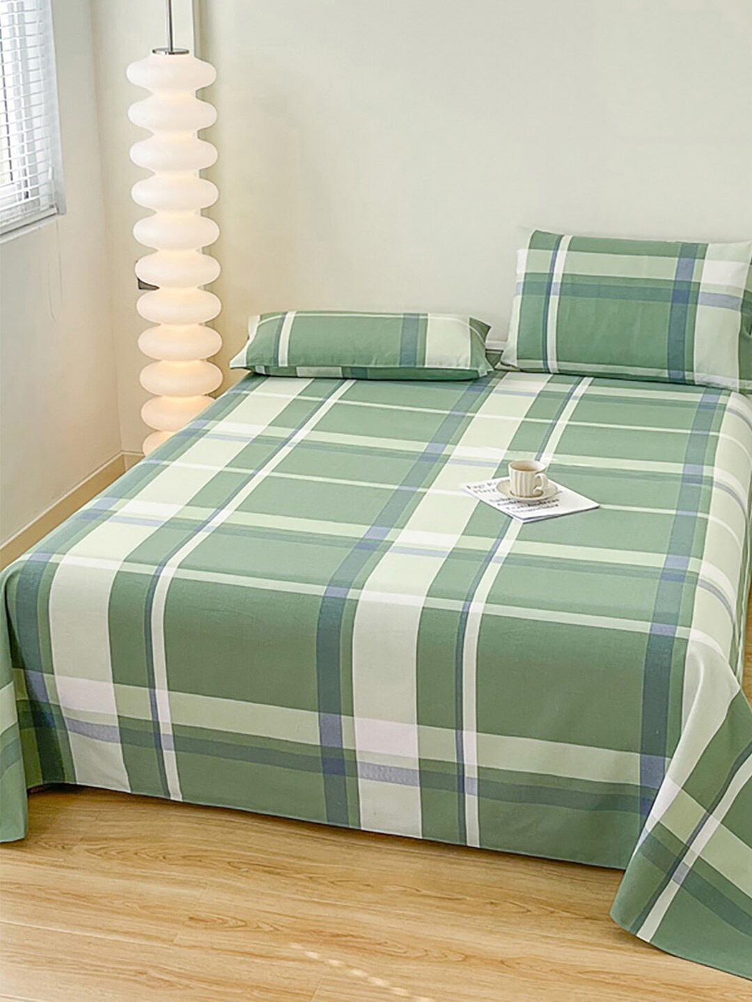 

JC HOME Green Geometric 186 TC Pure Cotton Queen Bedsheet & 2 Pillow Covers