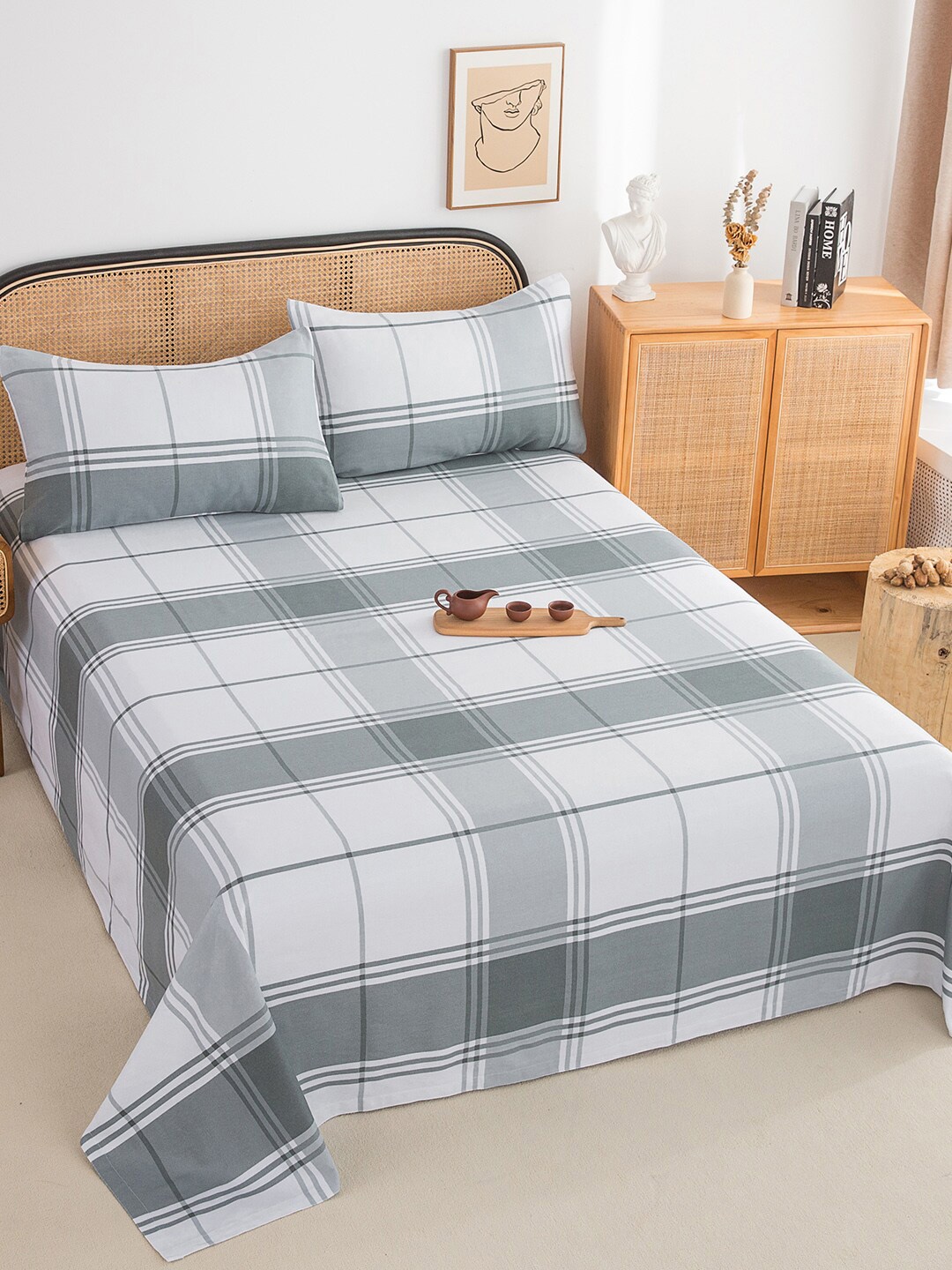 

JC Collection Grey & White Geometric 220 TC Cotton King Bedsheet & Pillow Covers