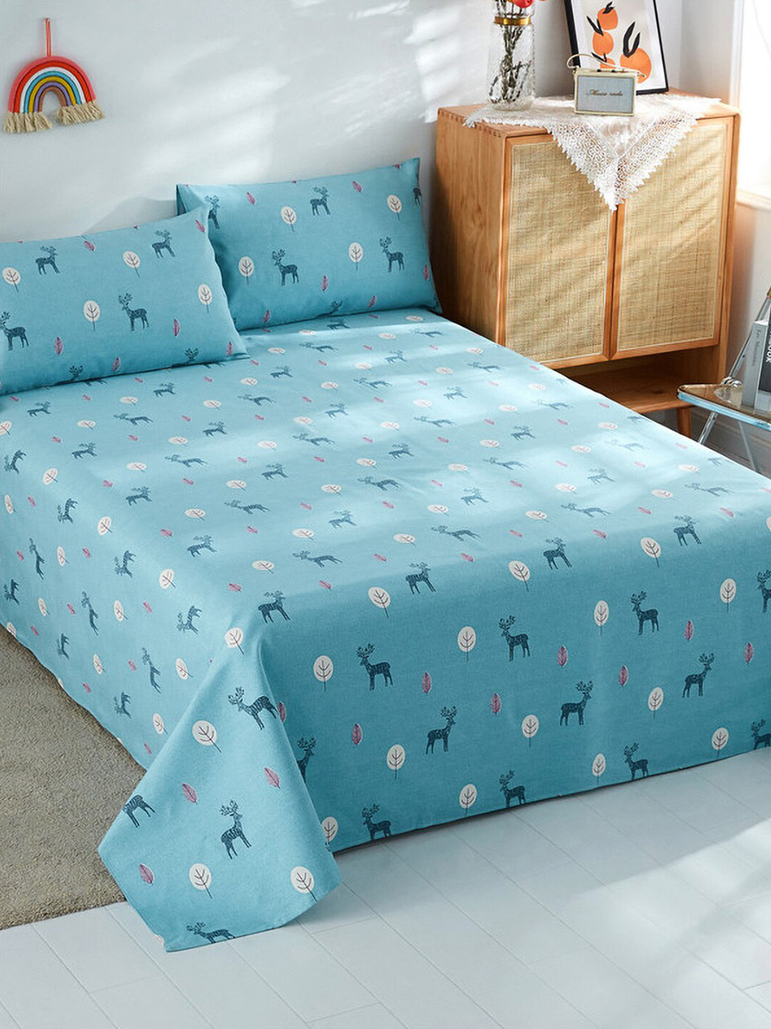 

JC Collection Blue & White Printed 186 TC Pure Cotton King Bedsheet With 2 Pillow Covers